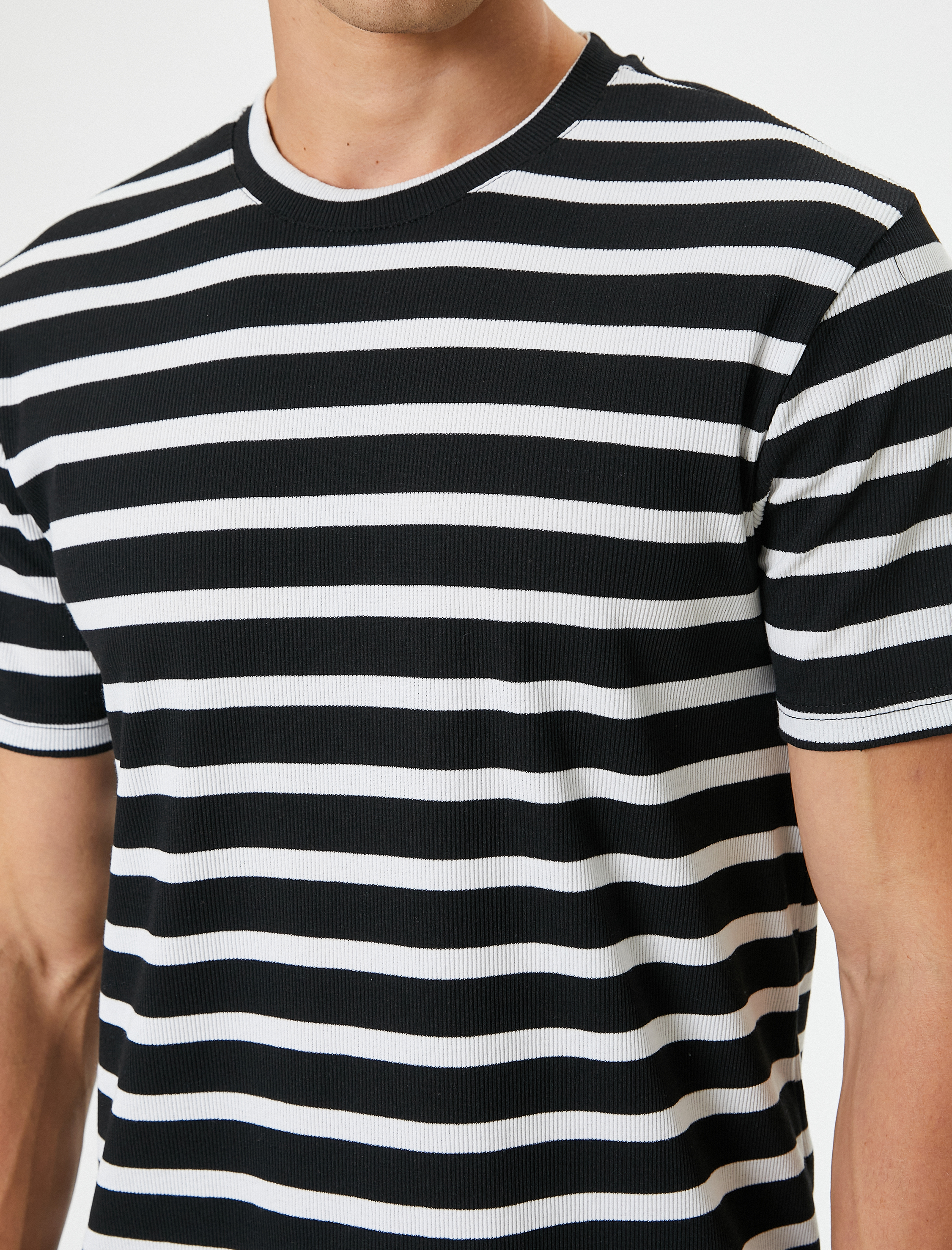   Kısa Kollu Bisiklet Yaka Slim Fit Çizgili Tişört