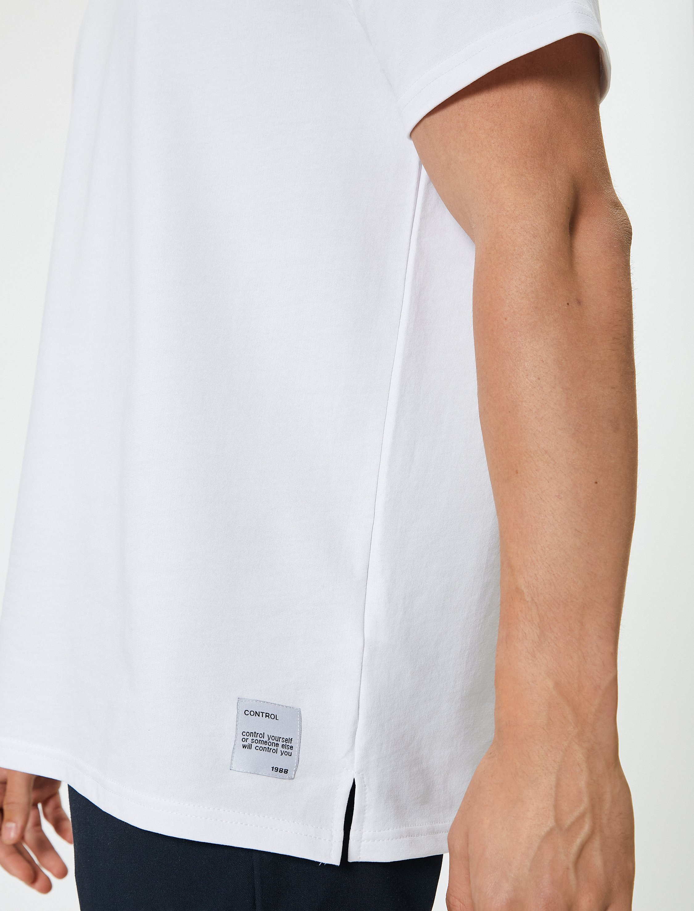   Pamuklu Bisiklet Yaka Etiket Detaylı Kısa Kollu Basic Tişört