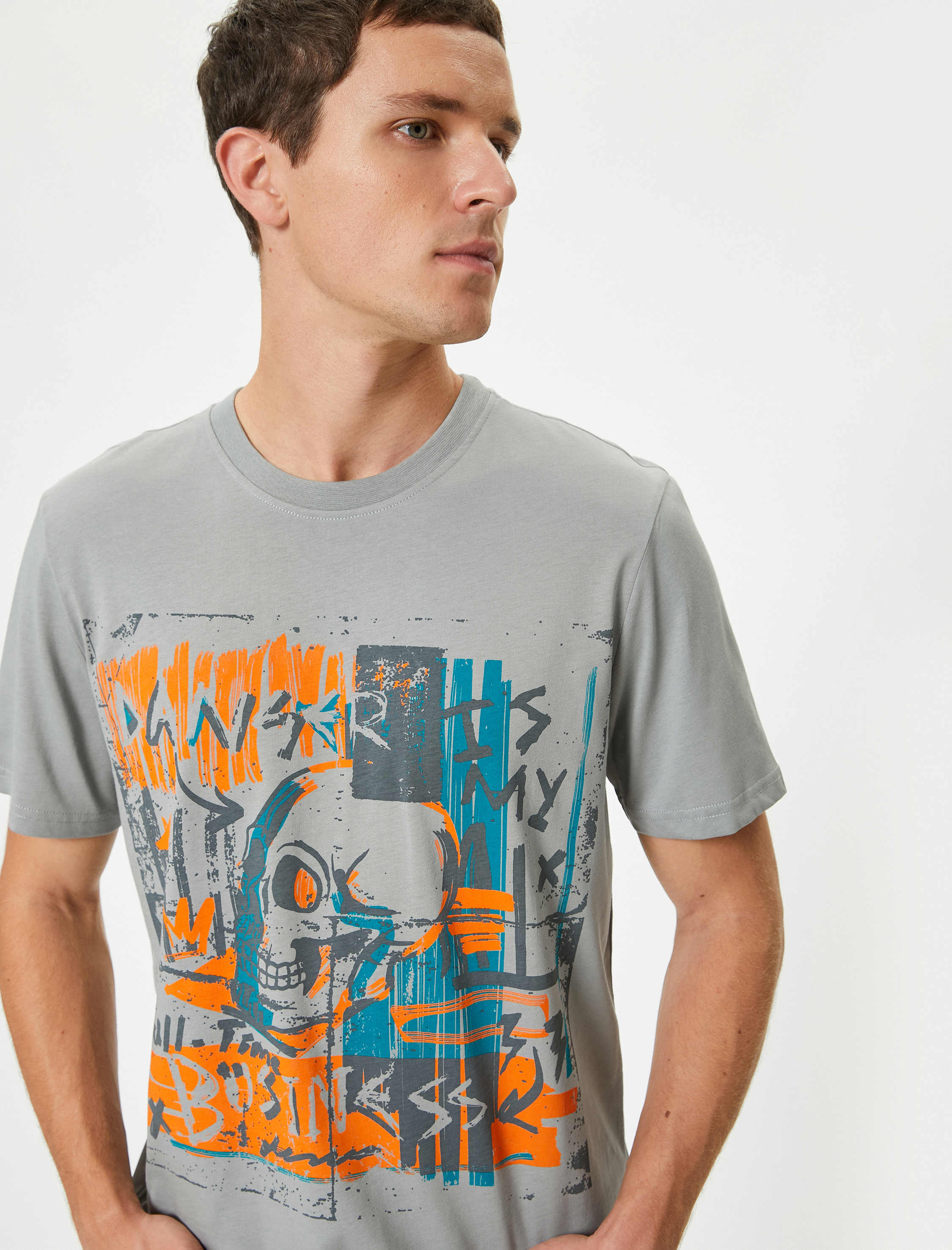   Kurukafa Grafiti Baskılı Tişört Kısa Kollu Bisiklet Yaka Pamuklu