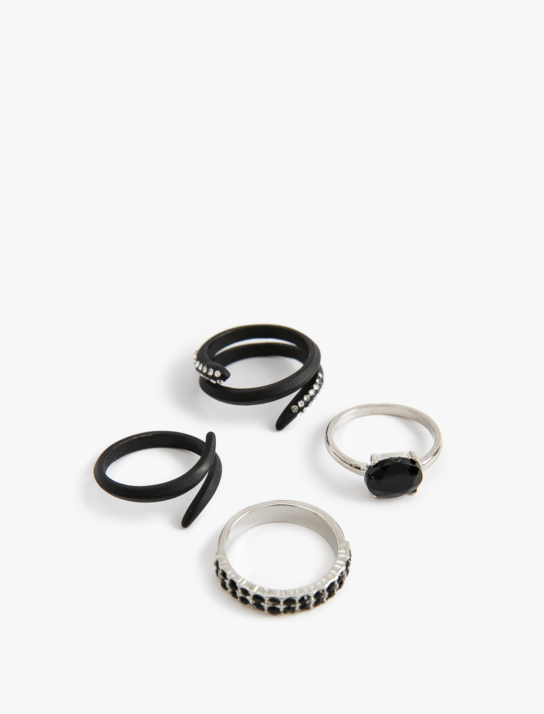  Kadın 4'lü Yüzük Seti Taş Detaylı