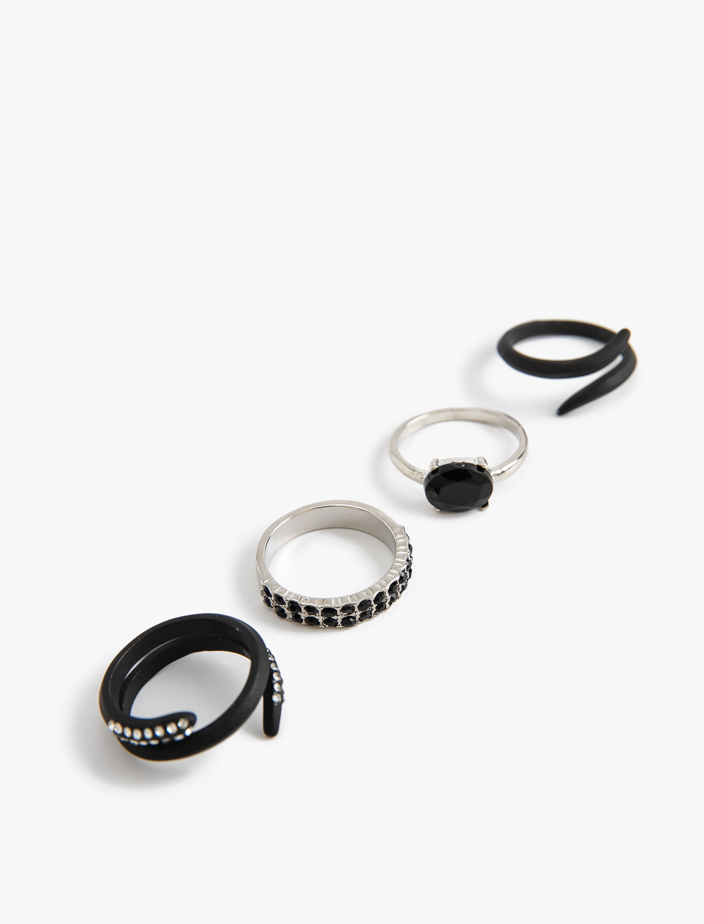  Kadın 4'lü Yüzük Seti Taş Detaylı