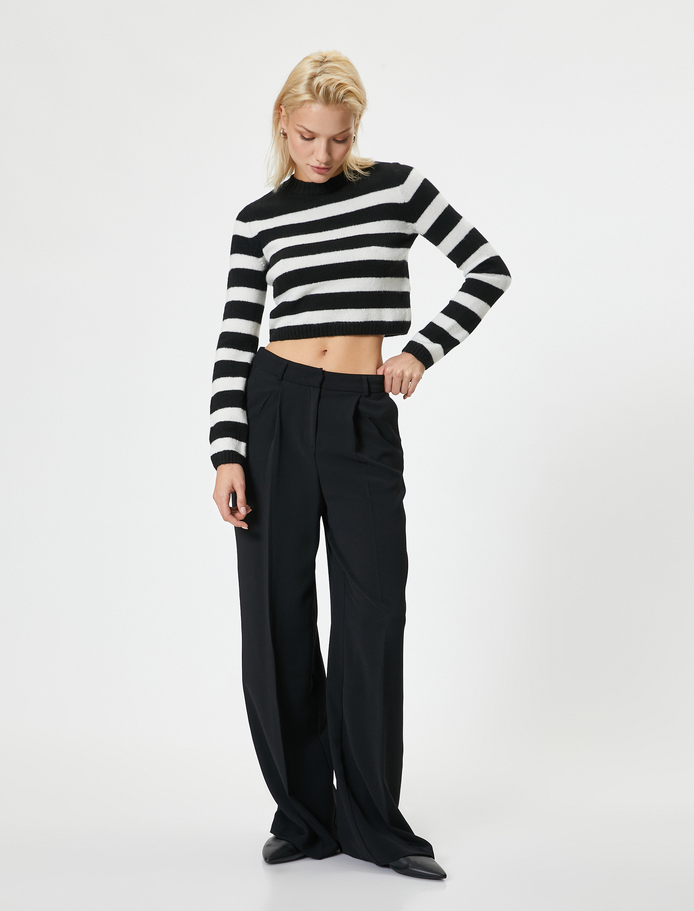   Hafif Dik Yaka Crop Triko Kazak