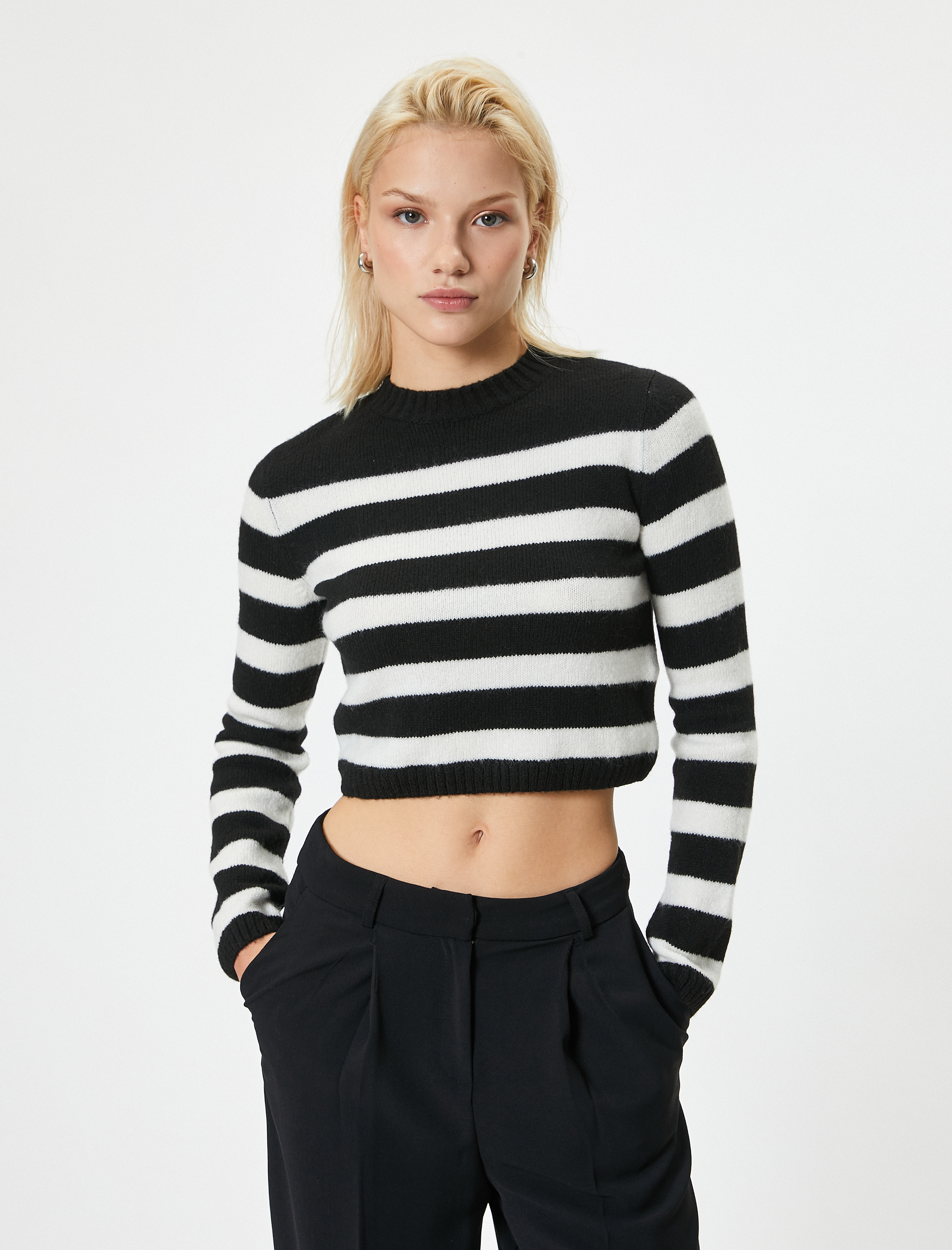   Hafif Dik Yaka Crop Triko Kazak