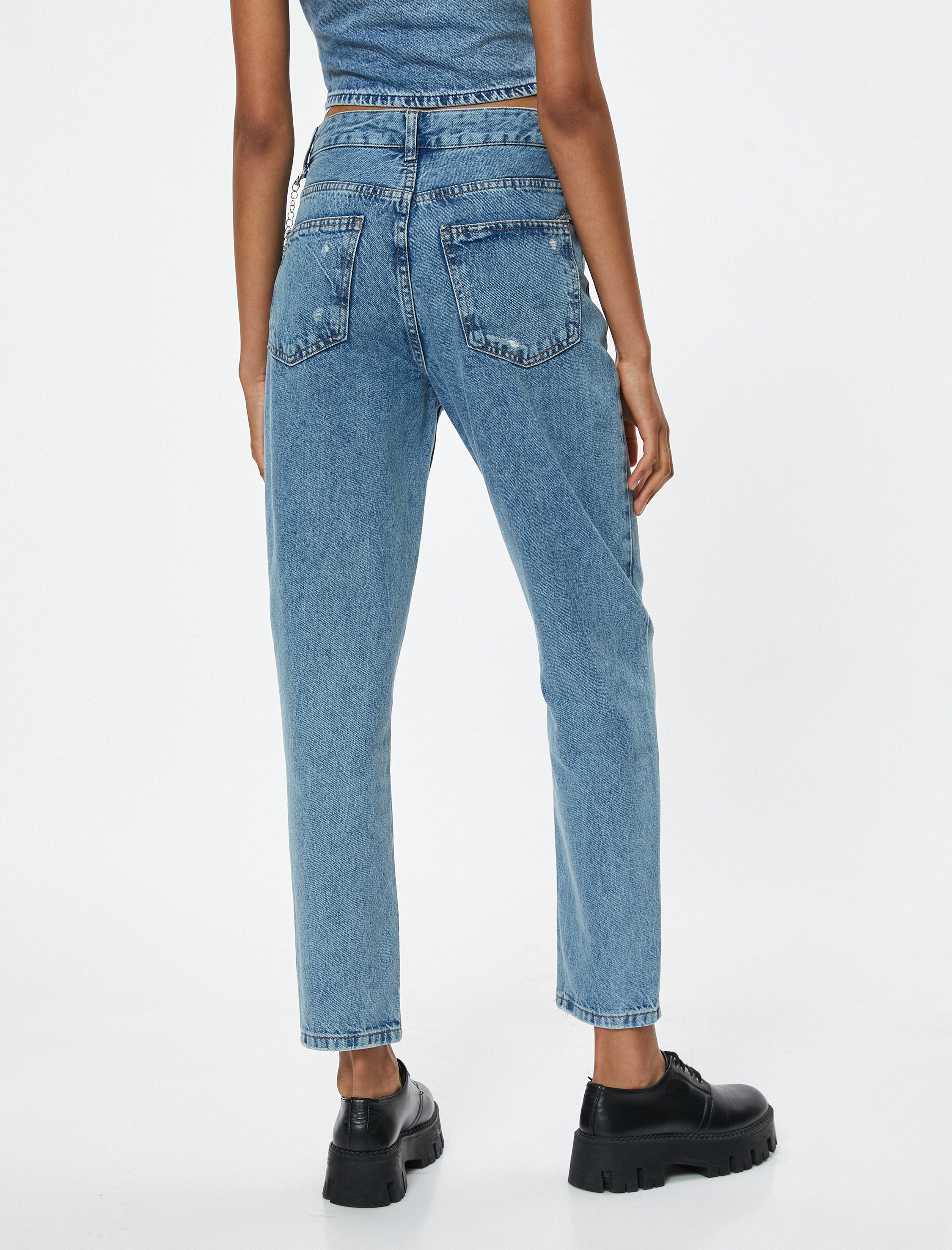   Yırtık Kot Pantolon Standart Bel Zincir Detaylı Cepli Pamuklu - Mom Jean