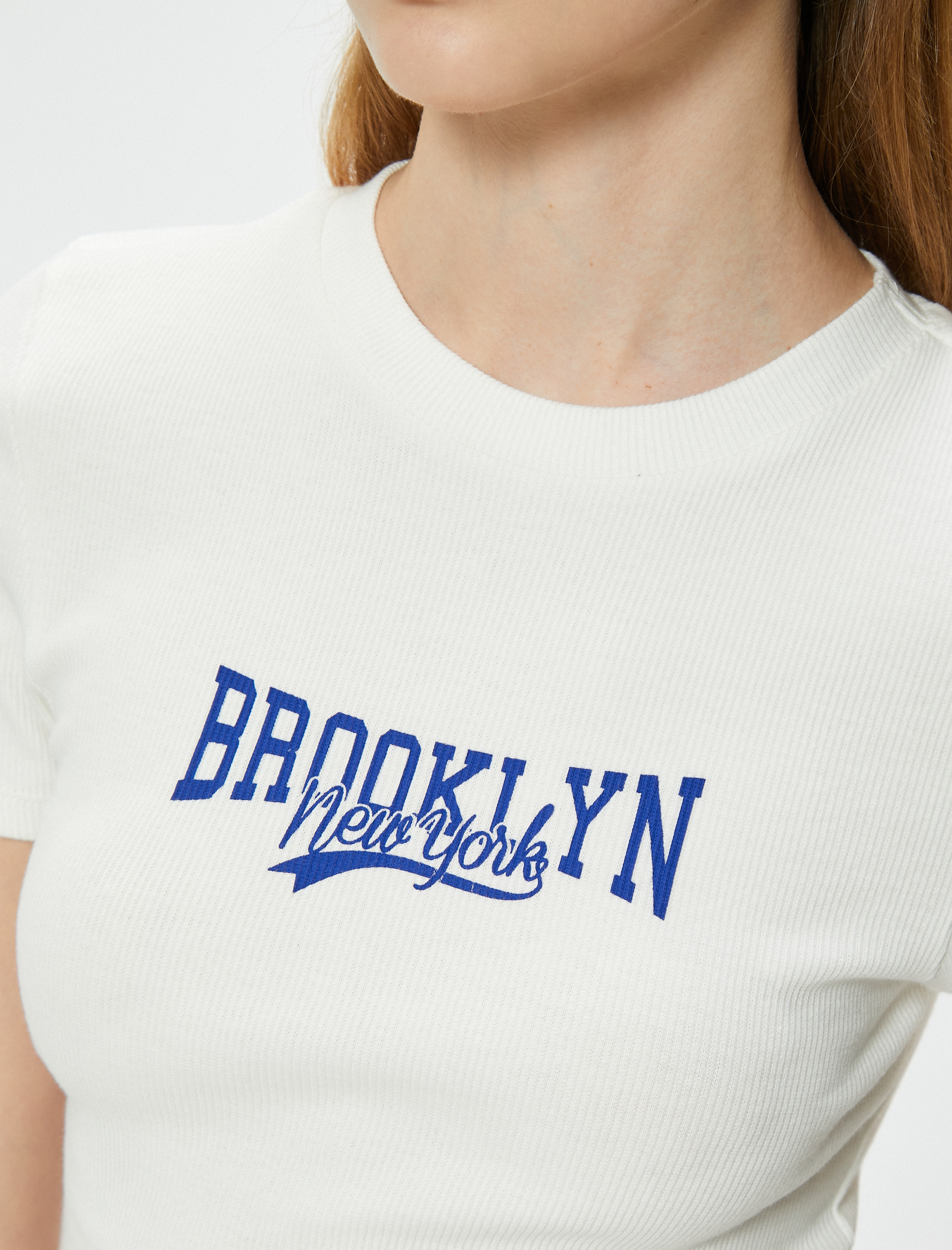   Kolej Baskılı Kaşkorse Crop Slim Fit Tişört