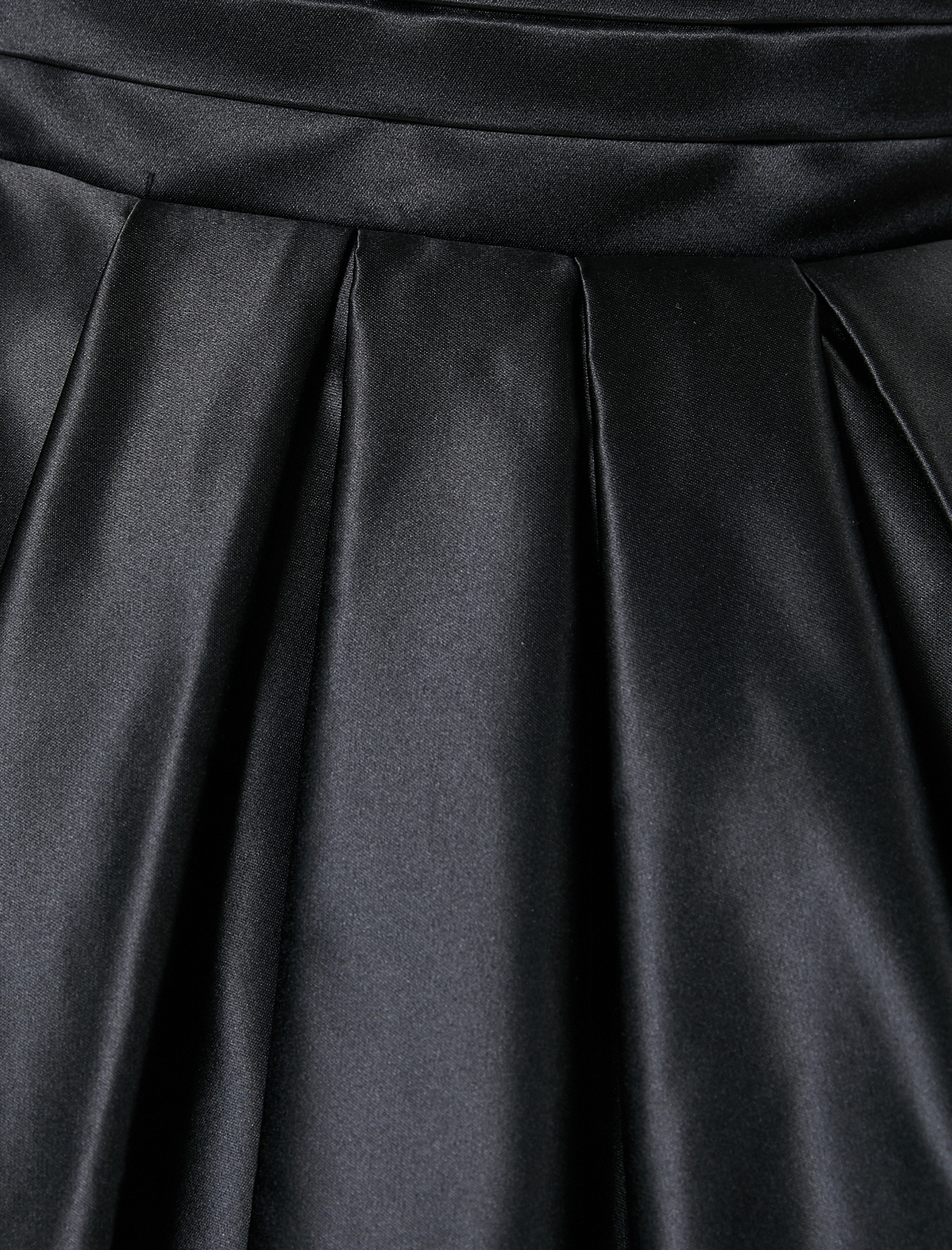   Fiyonk Detaylı Saten Balon Mini Elbise