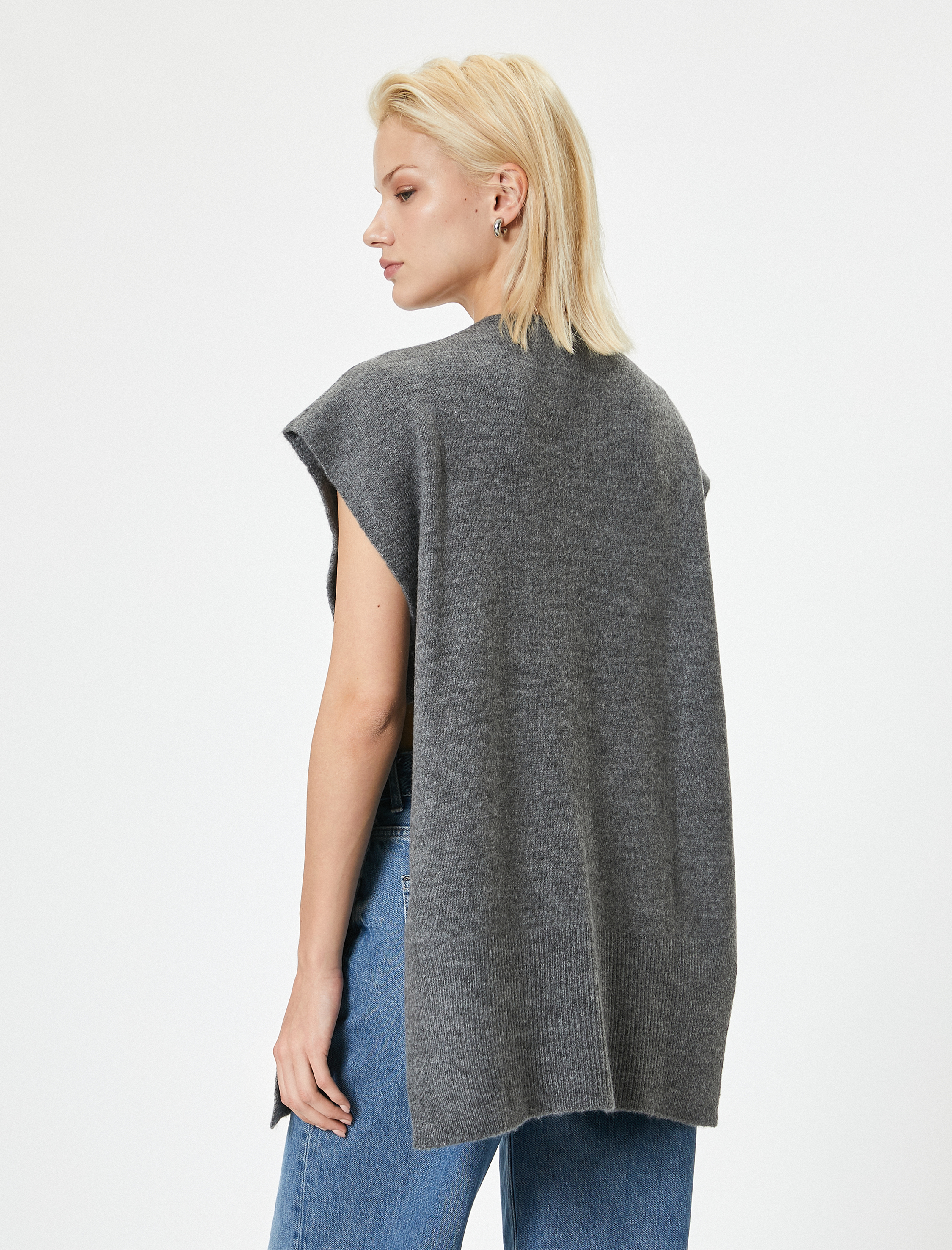   Yanları Bağlamalı Kolsuz V Yaka Uzun Triko Süveter