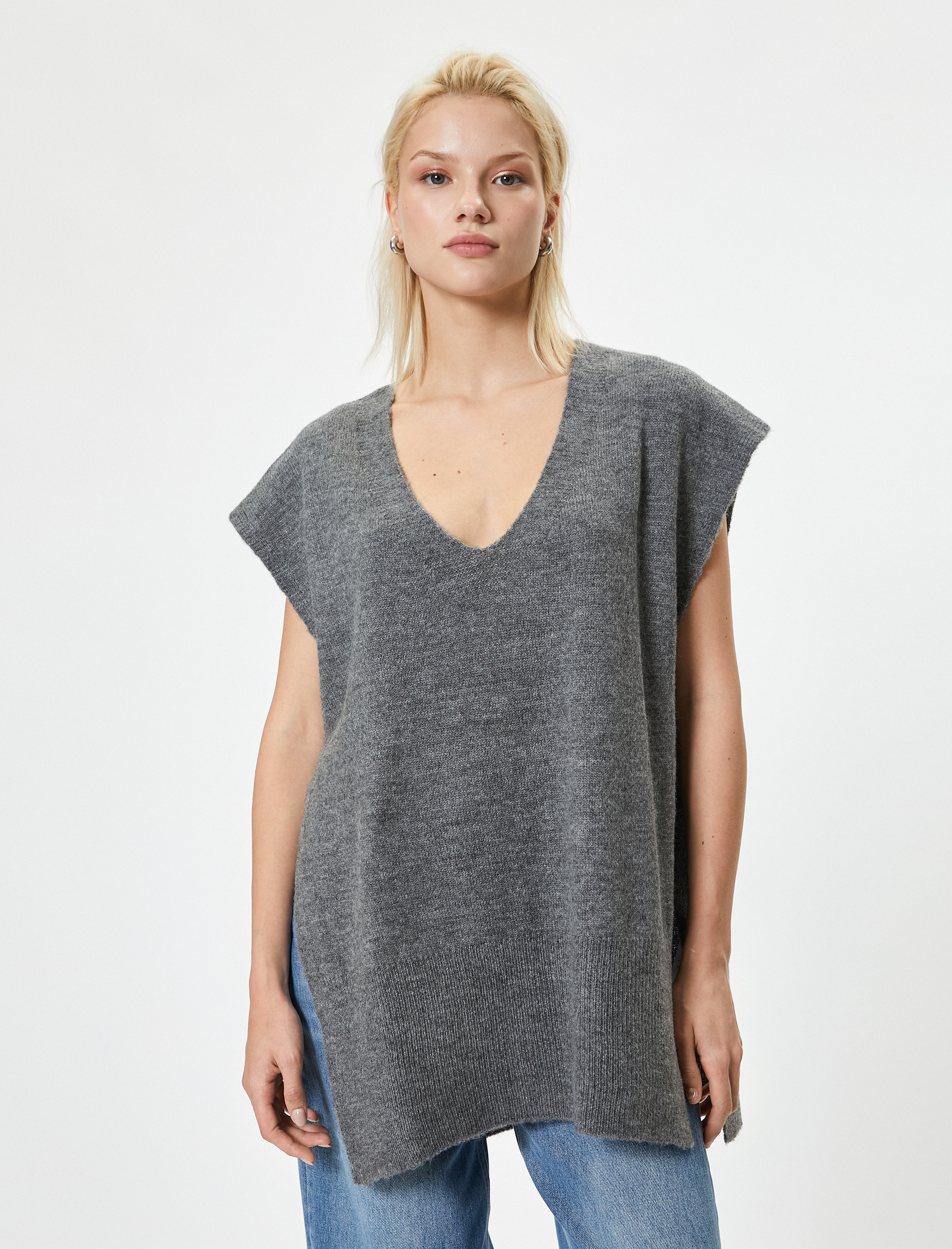   Yanları Bağlamalı Kolsuz V Yaka Uzun Triko Süveter