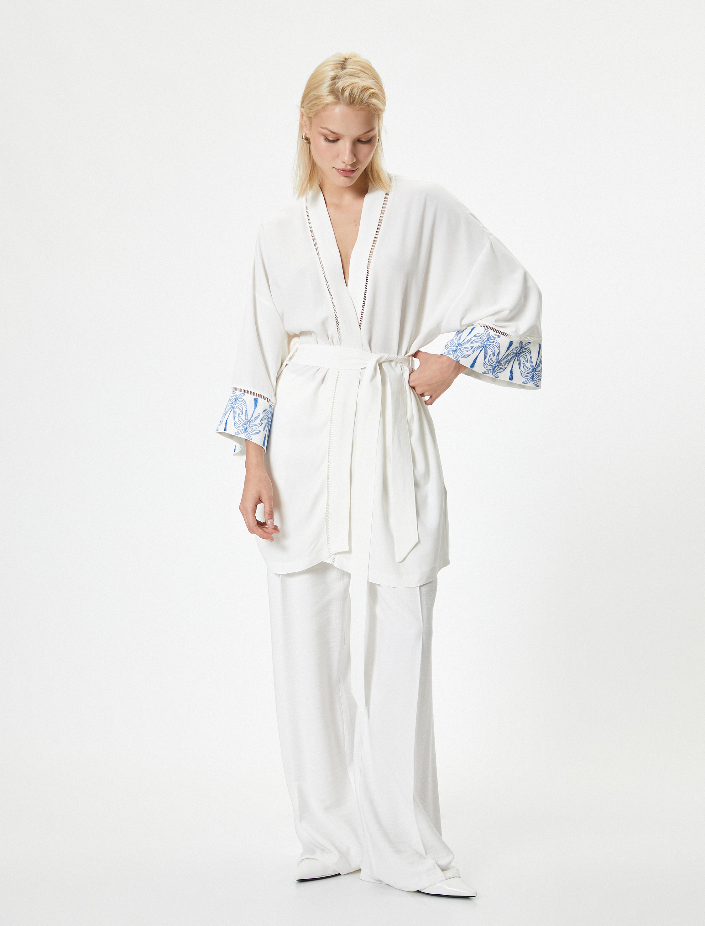   Uzun Oversize Kimono Keten Karışımlı Kemer Detaylı Floral Desen Detaylı