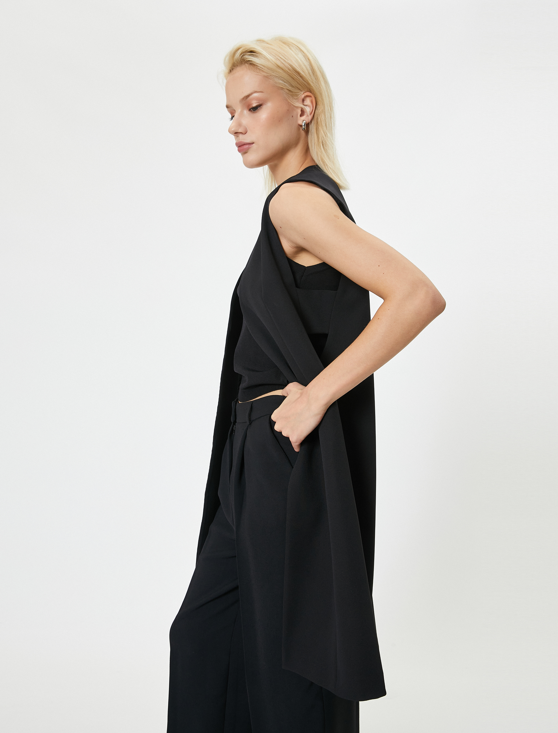   Yanları Pencere Detaylı V Yaka Krep Kumaş  Uzun Yelek