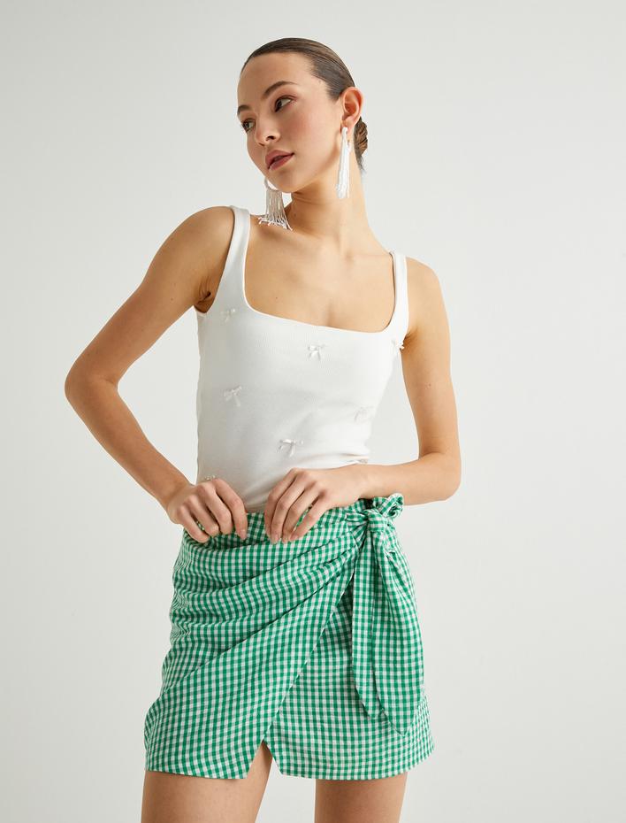  Koton X Sibil Çetinkaya - Pötikareli Mini Kruvaze Etek Yandan Bağlama Detaylı