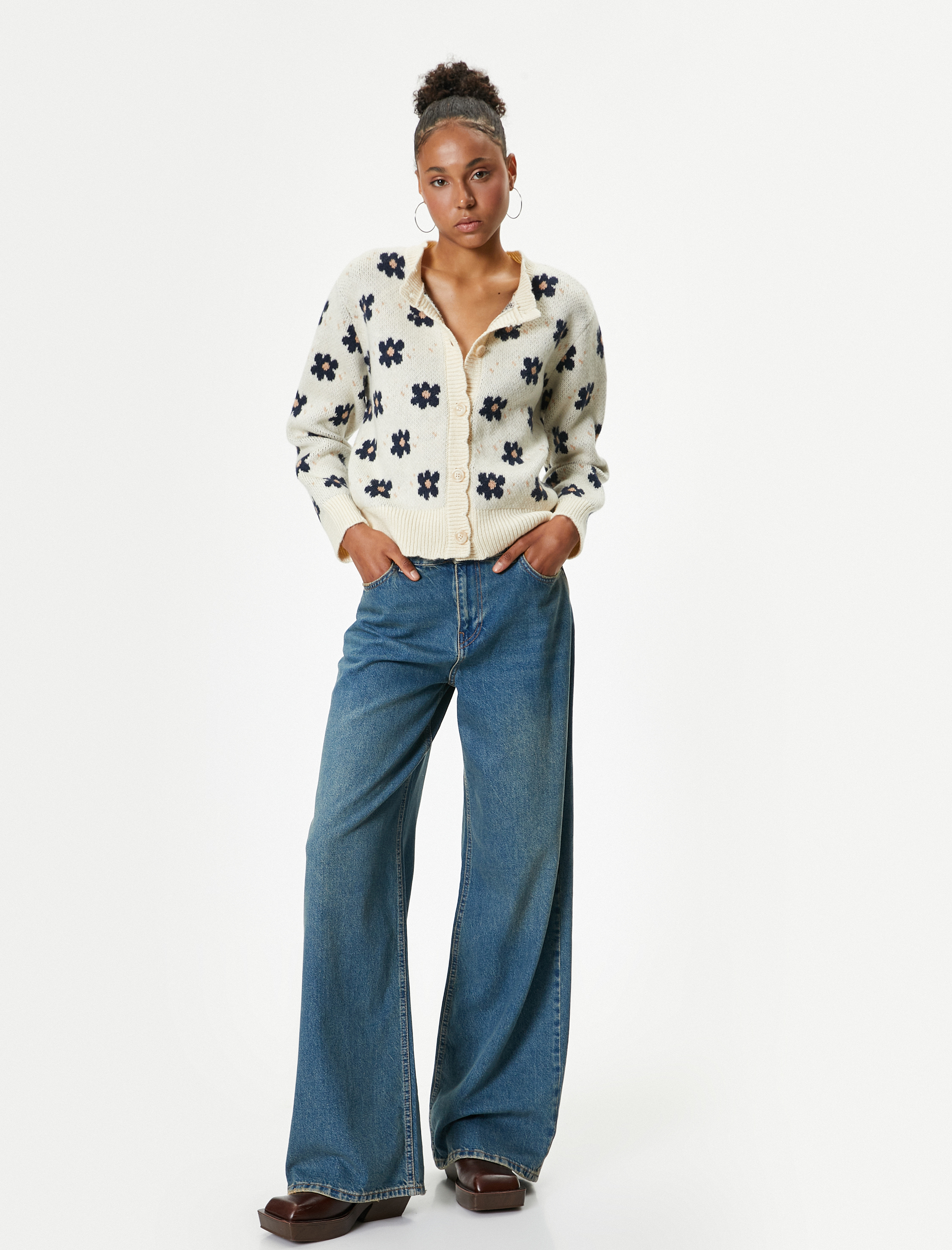   Çiçekli Triko Hırka Bisiklet Yaka Düğmeli Jakarlı