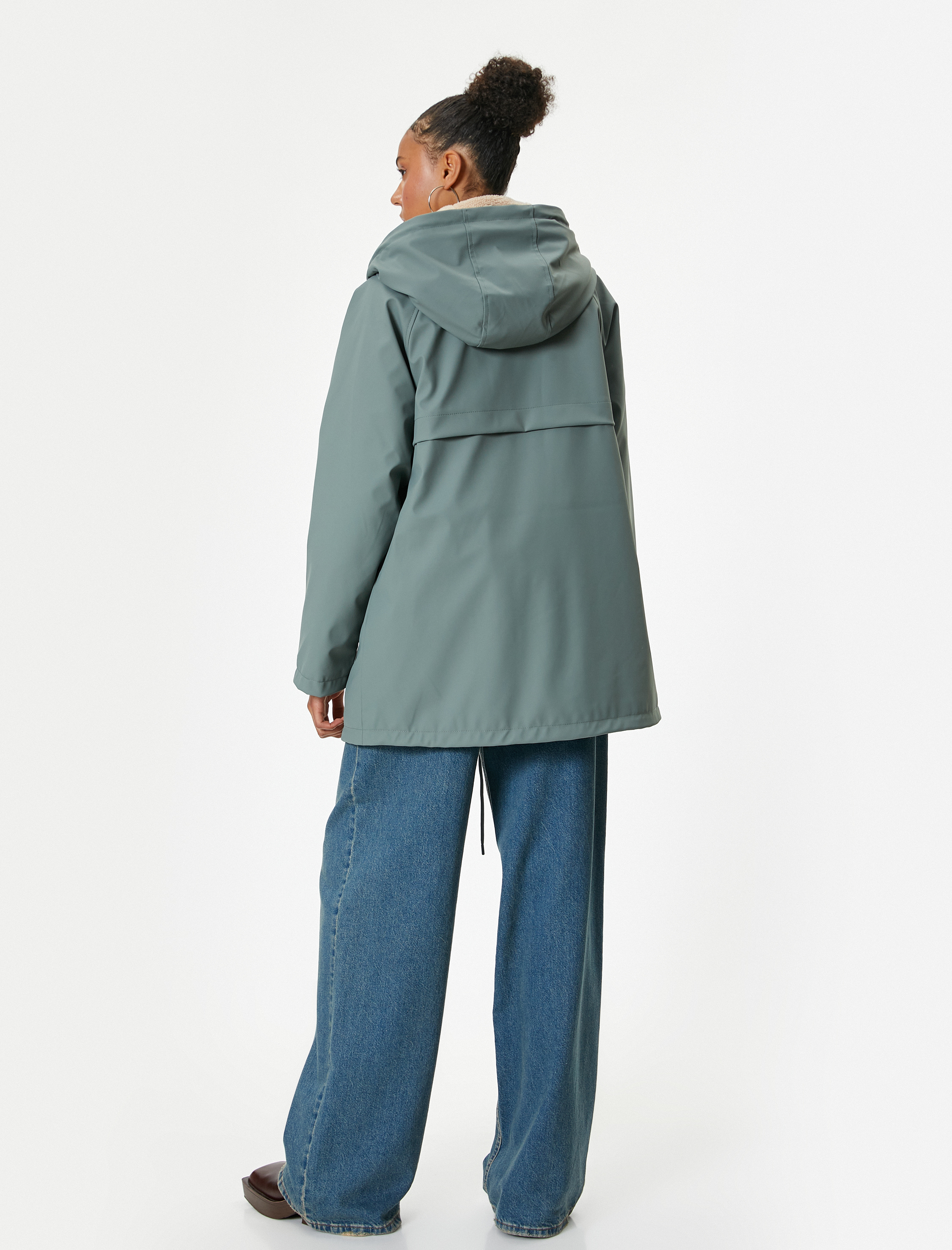   Kapüşonlu Yağmurluk Su Geçirrmez Fermuarlı Cep Detaylı