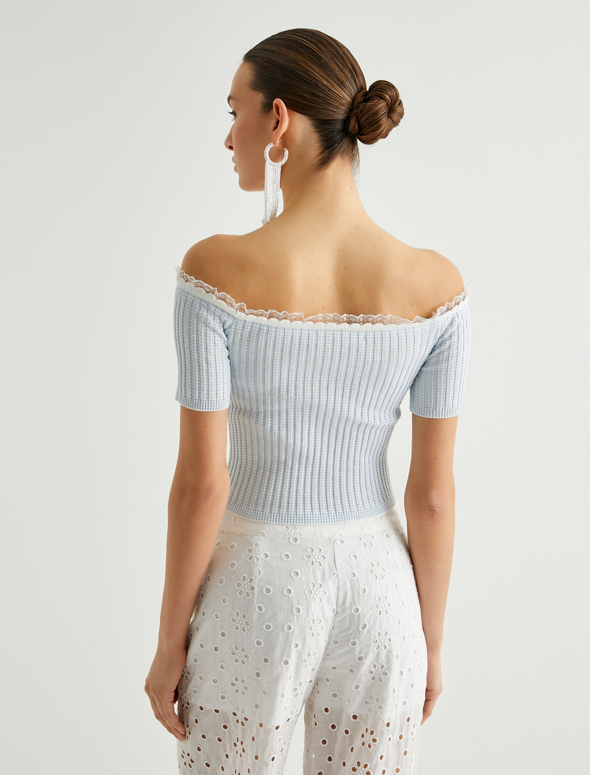   Koton X Sibil Çetinkaya - Omzu Açık Bluz Fiyonk ve Dantel Detaylı İnce Triko