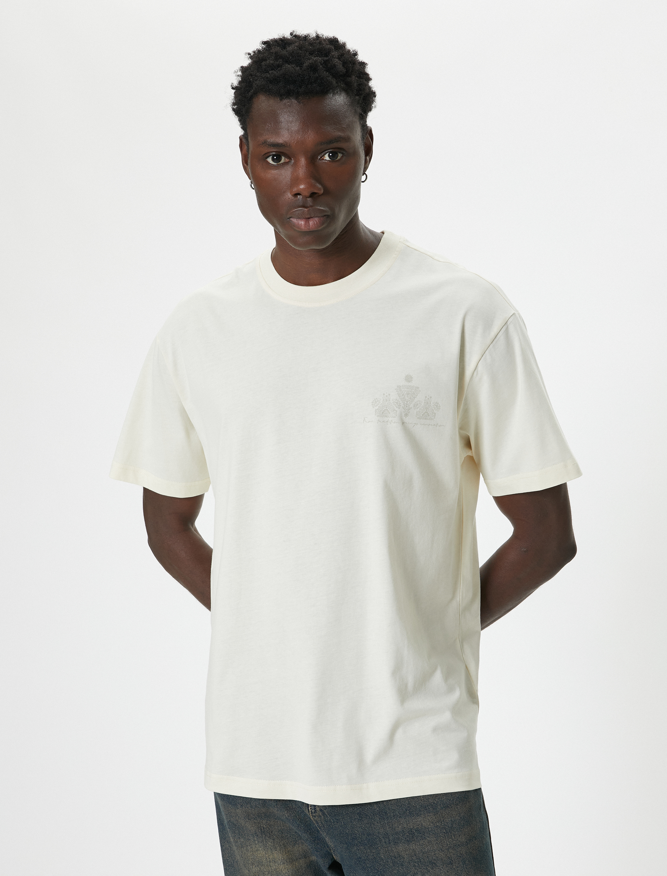   Arkası Baskılı Tişört Bisiklet Yaka Kısa Kollu Pamuklu