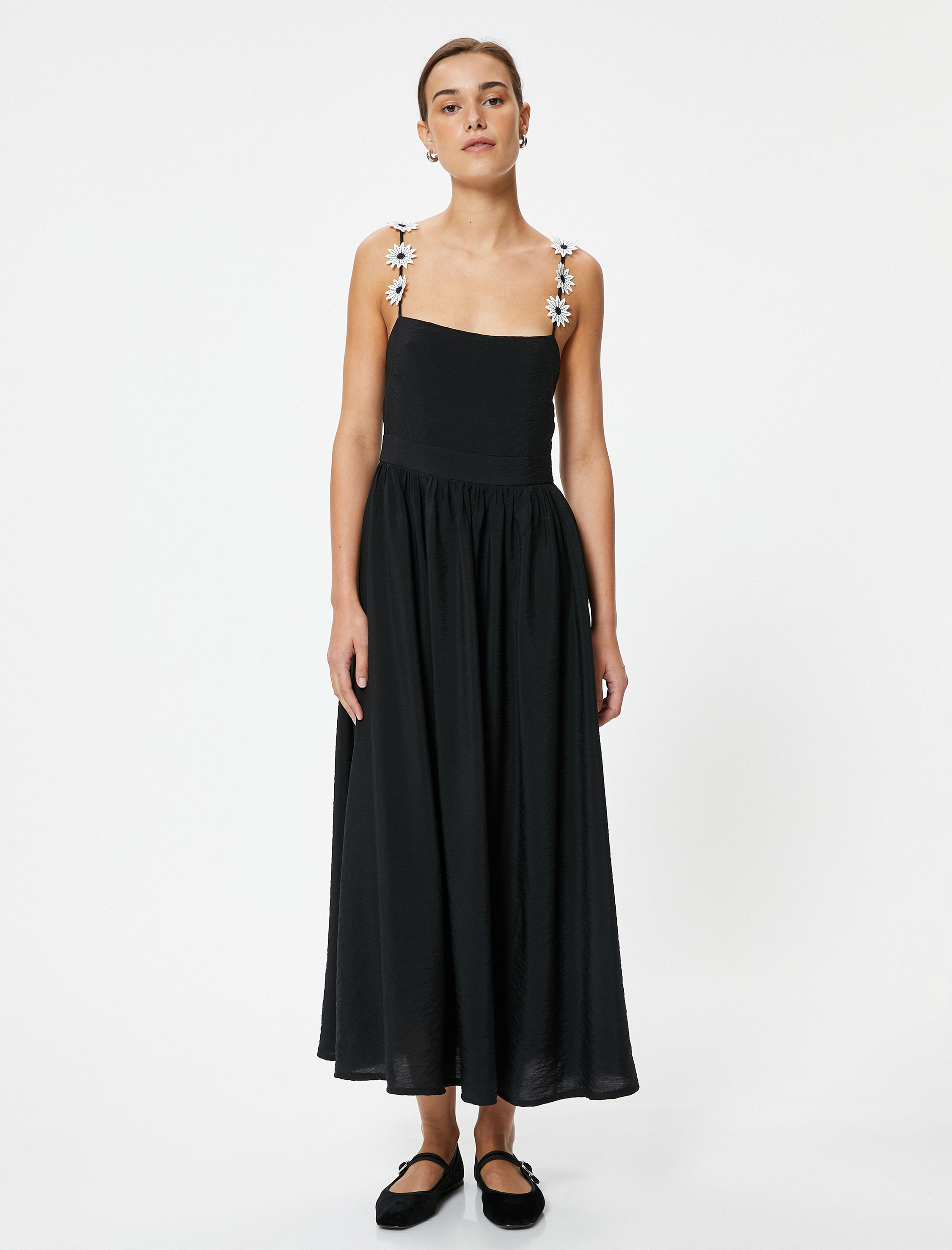   Uzun Askılı Elbise İnce Askılı Çiçek Aplike Detaylı Viskoz Kumaş