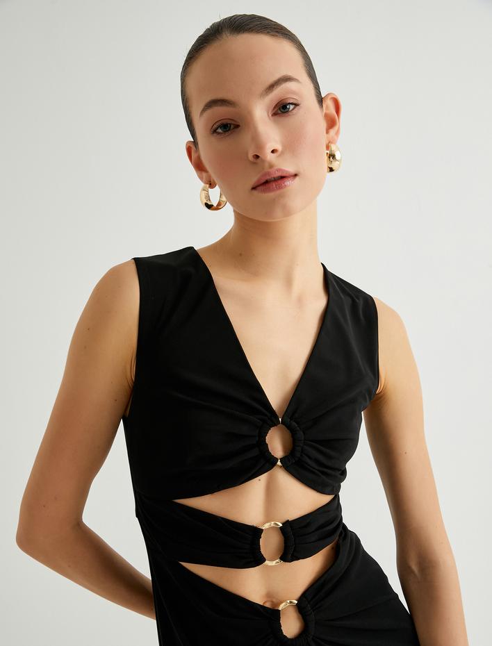  Koton X Sibil Çetinkaya - Pencere Detaylı Uzun Elbise Kolsuz Metal Aksesuar Detaylı Yırtmaçlı