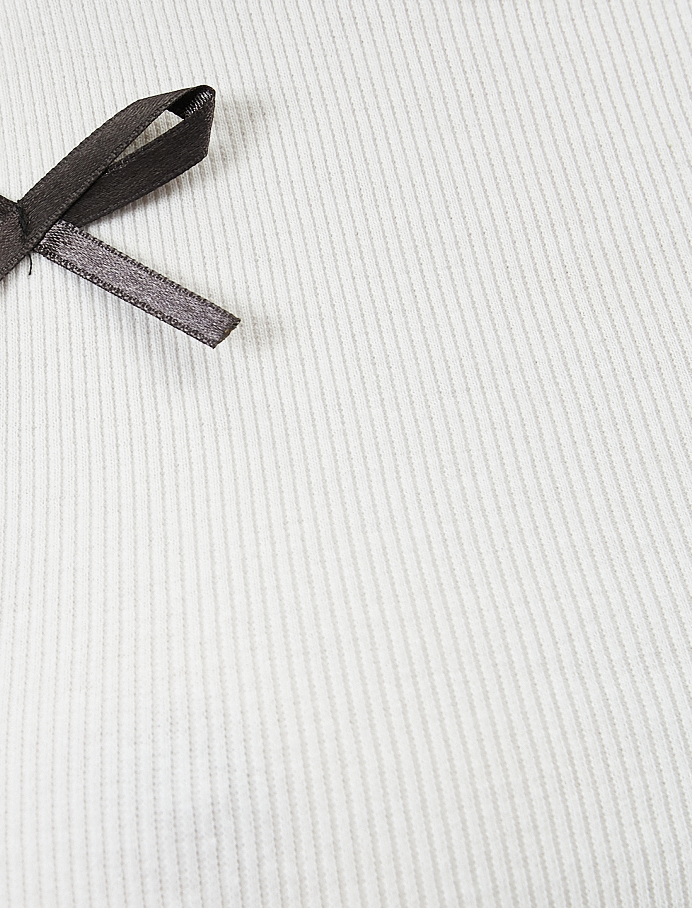   Kolsuz Fiyonk Detaylı Bluz