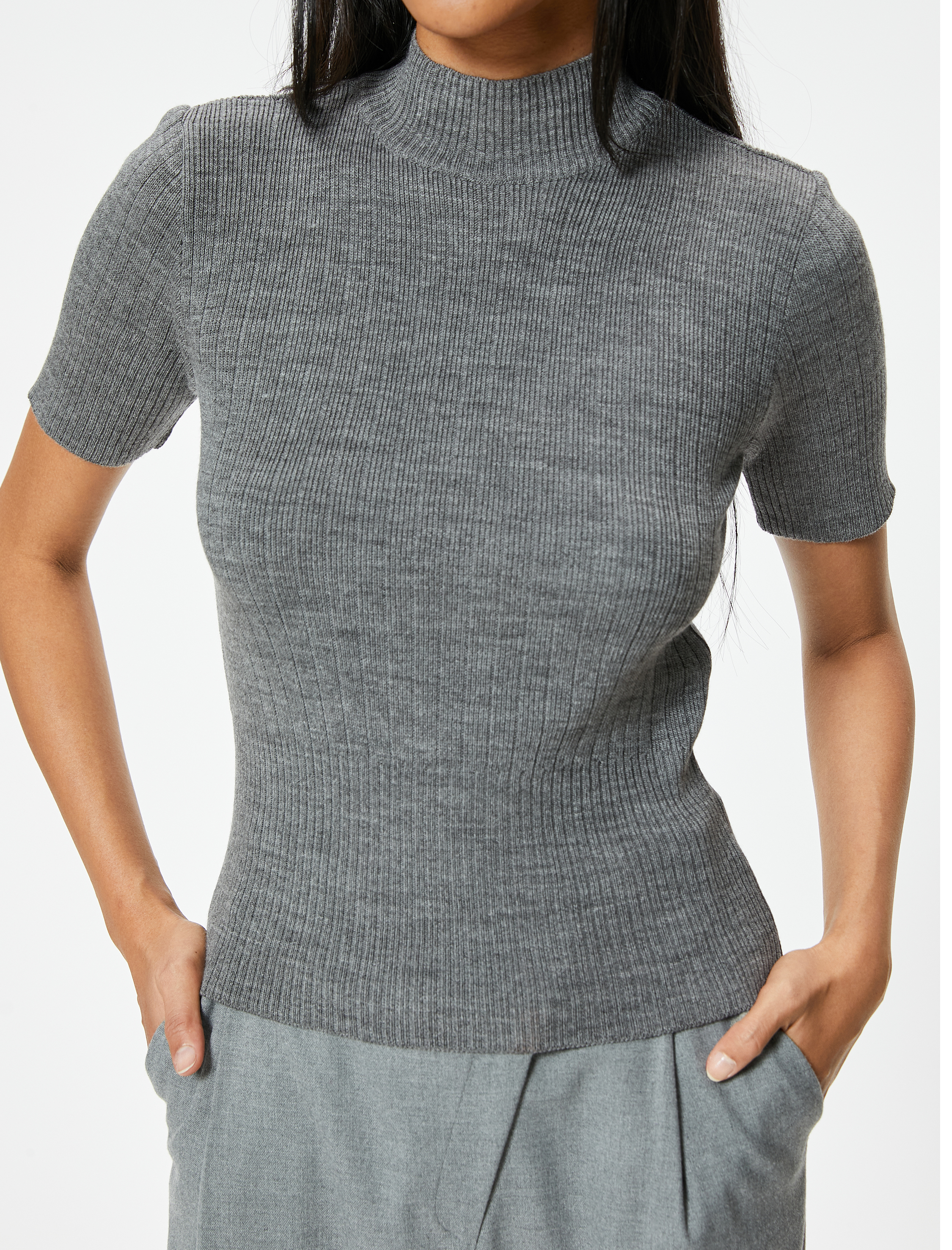   Dik Yaka Kısa Kollu Triko Kazak