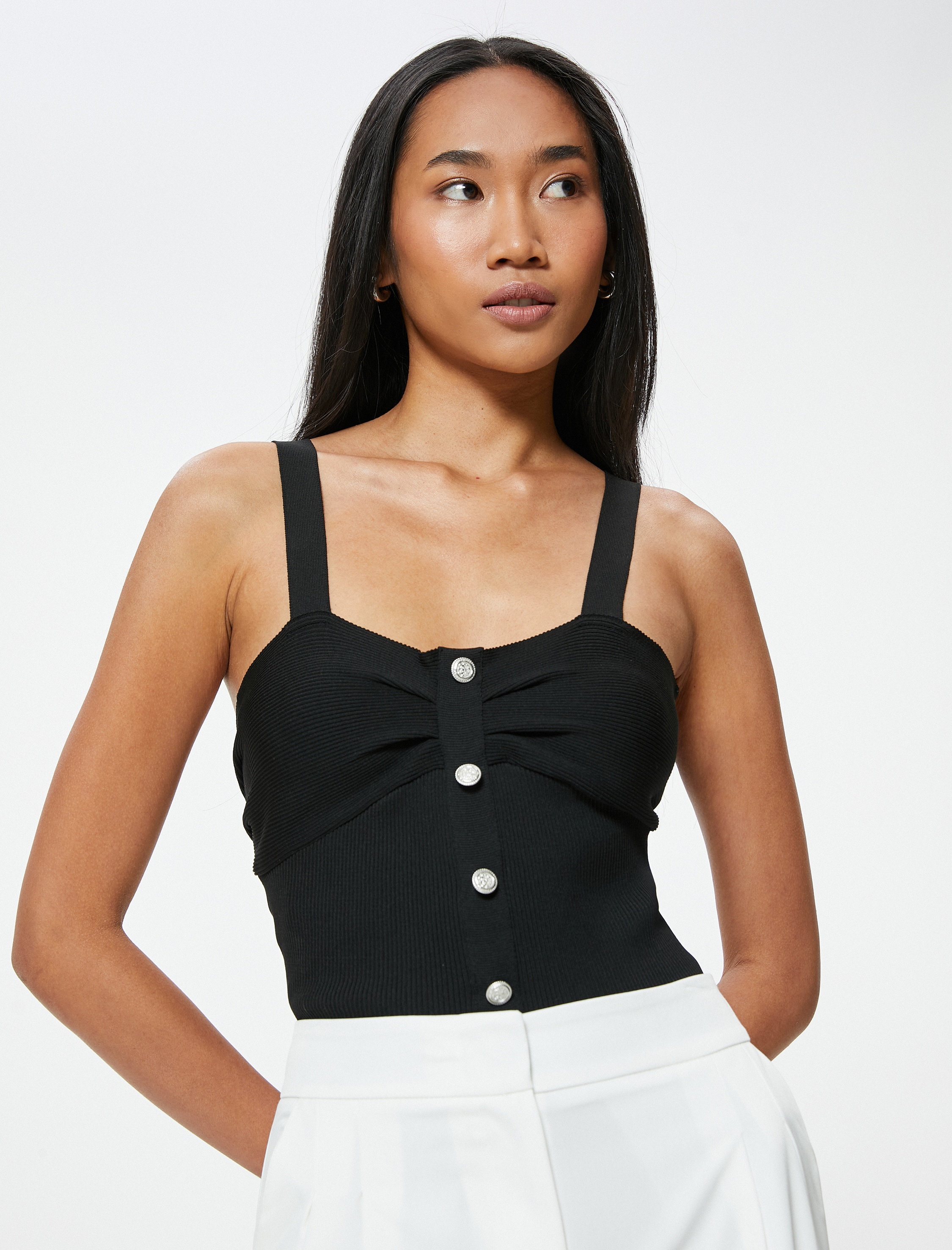   Triko Üst Askılı Kalp Yaka Düğme Detaylı