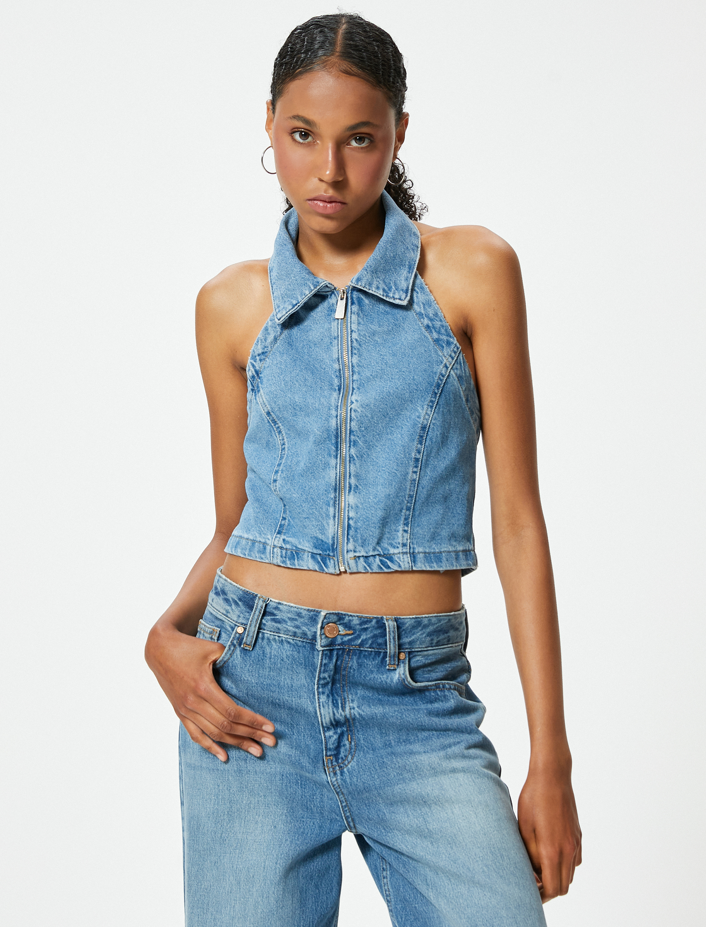   Halter Yaka Denim Crop Top Fermuarlı Sırt Dekolteli Slim Fit