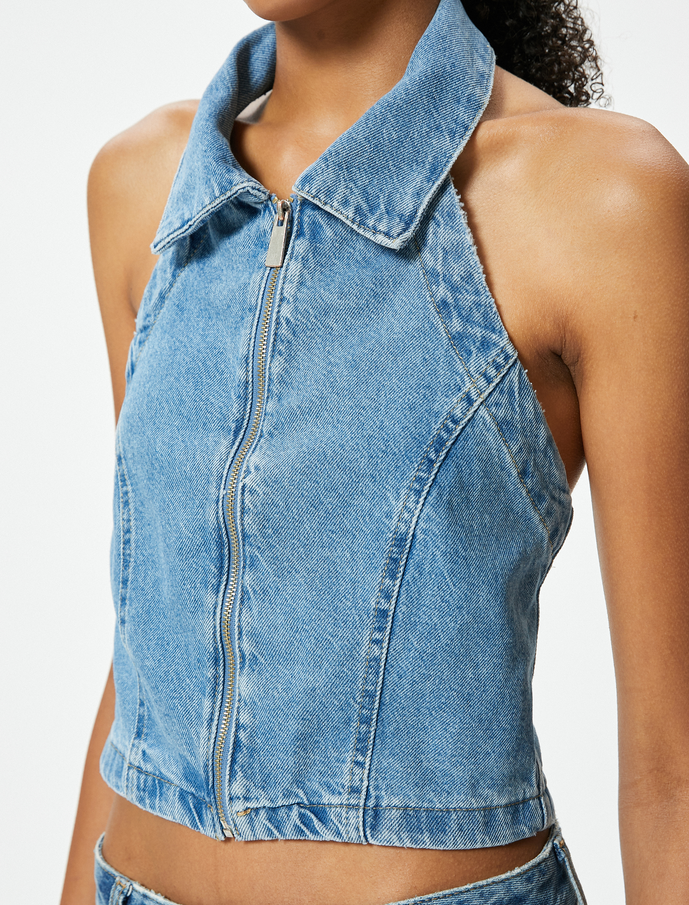   Halter Yaka Denim Crop Top Fermuarlı Sırt Dekolteli Slim Fit