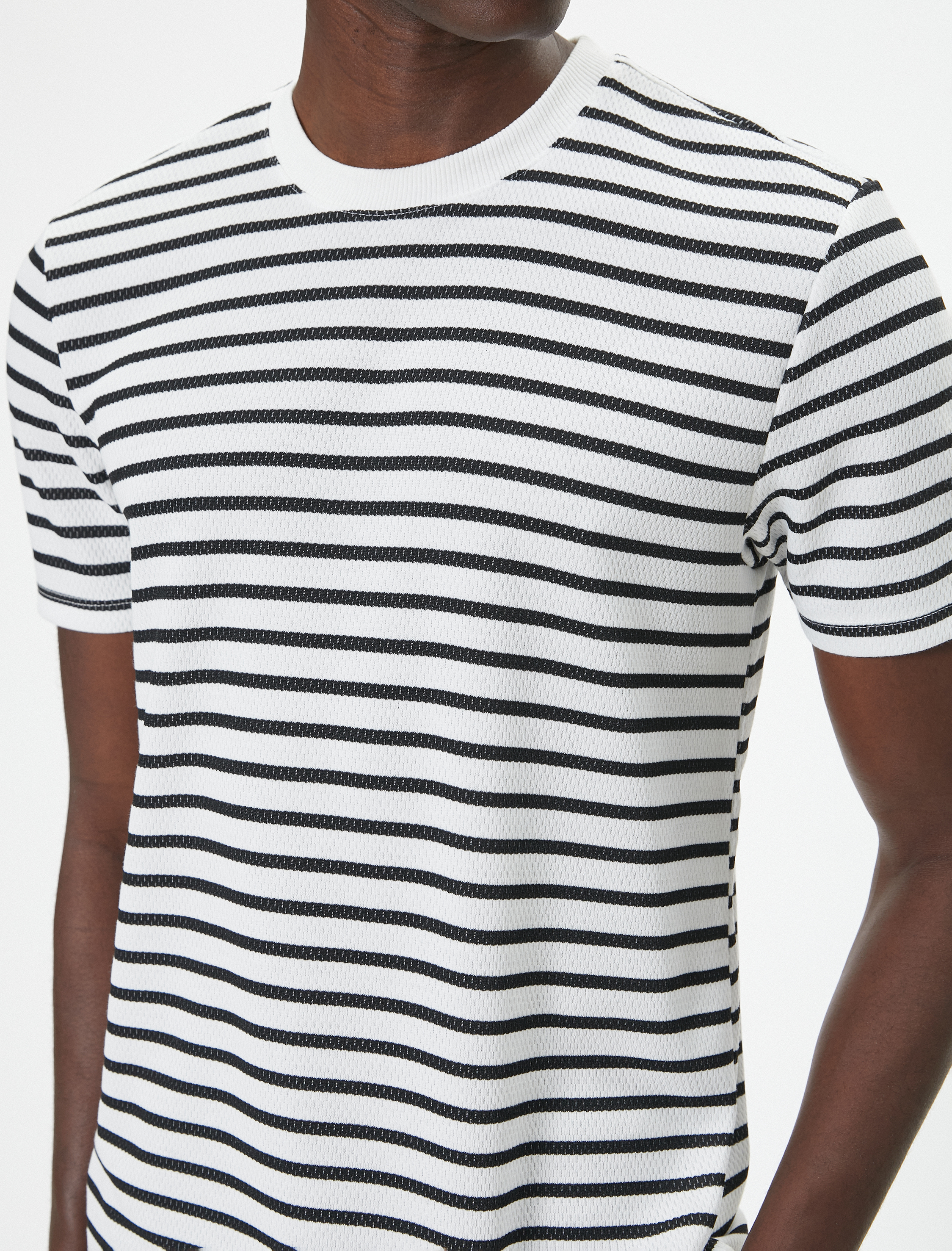   Basic Tişört Dokulu Bisiklet Yaka Kısa Kollu Dar Kesim