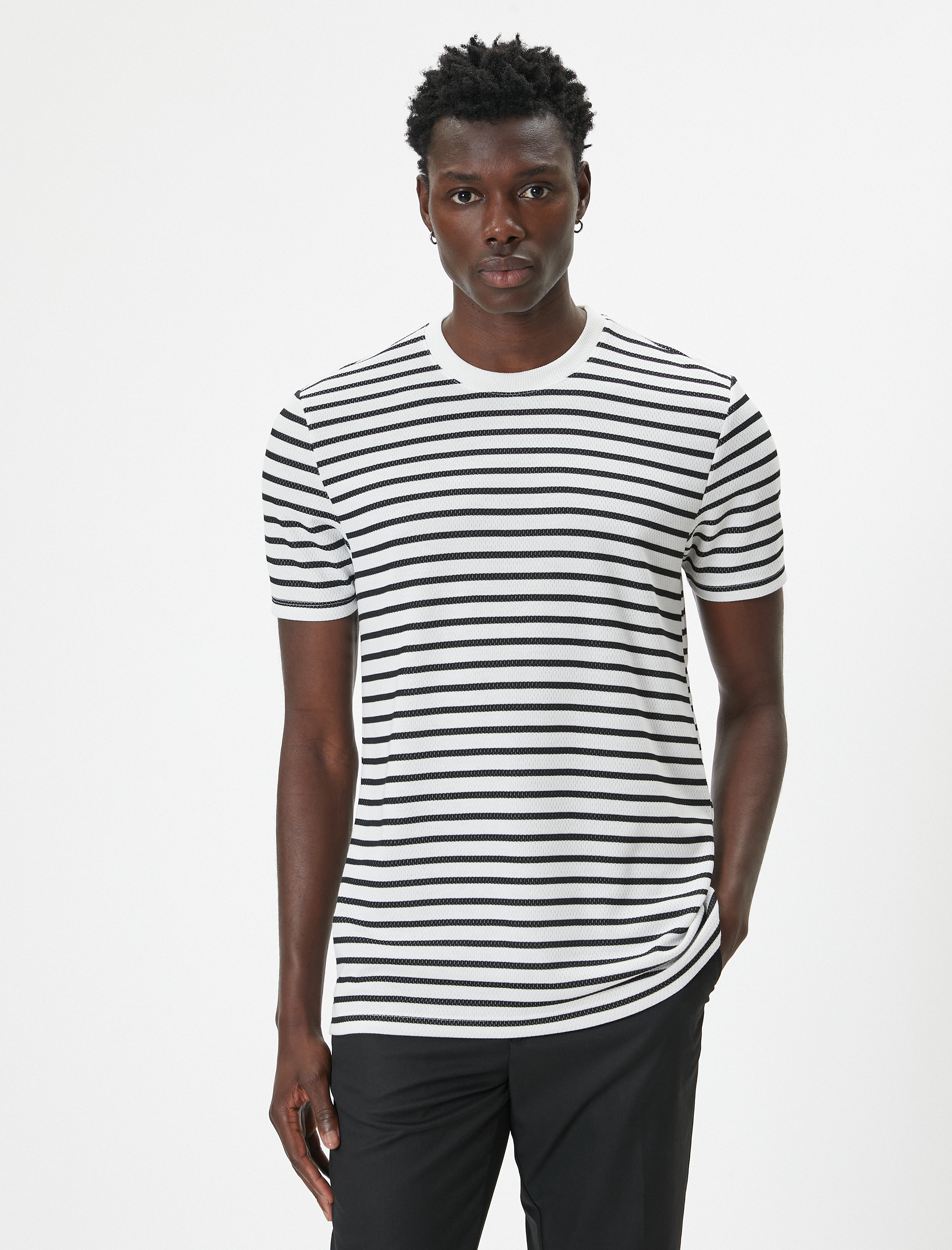   Basic Tişört Dokulu Bisiklet Yaka Kısa Kollu Dar Kesim