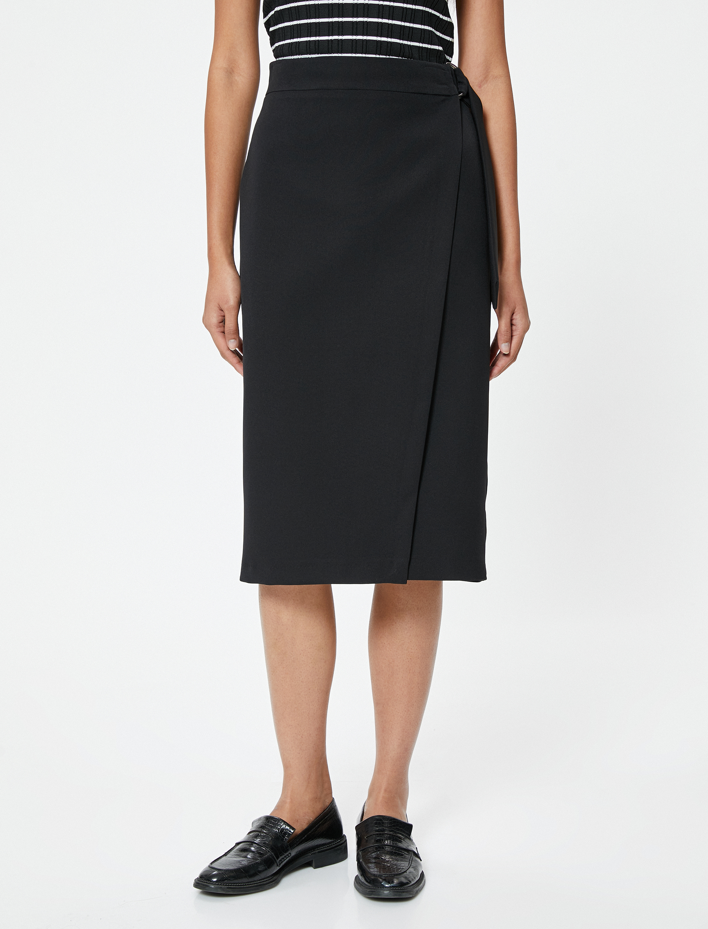   Kuşak Detaylı Metal Aksesuarlı Midi Kruvaze Etek