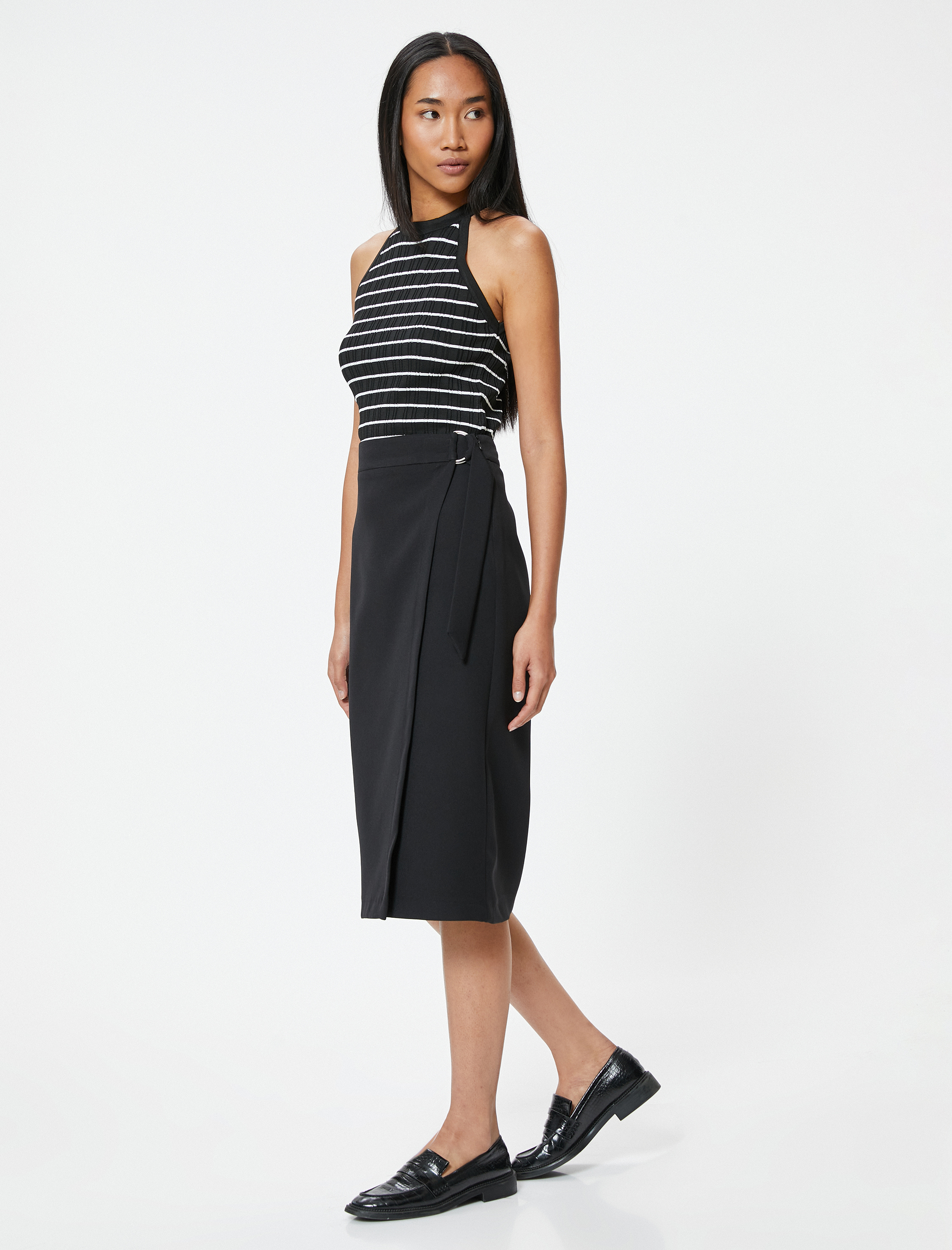   Kuşak Detaylı Metal Aksesuarlı Midi Kruvaze Etek