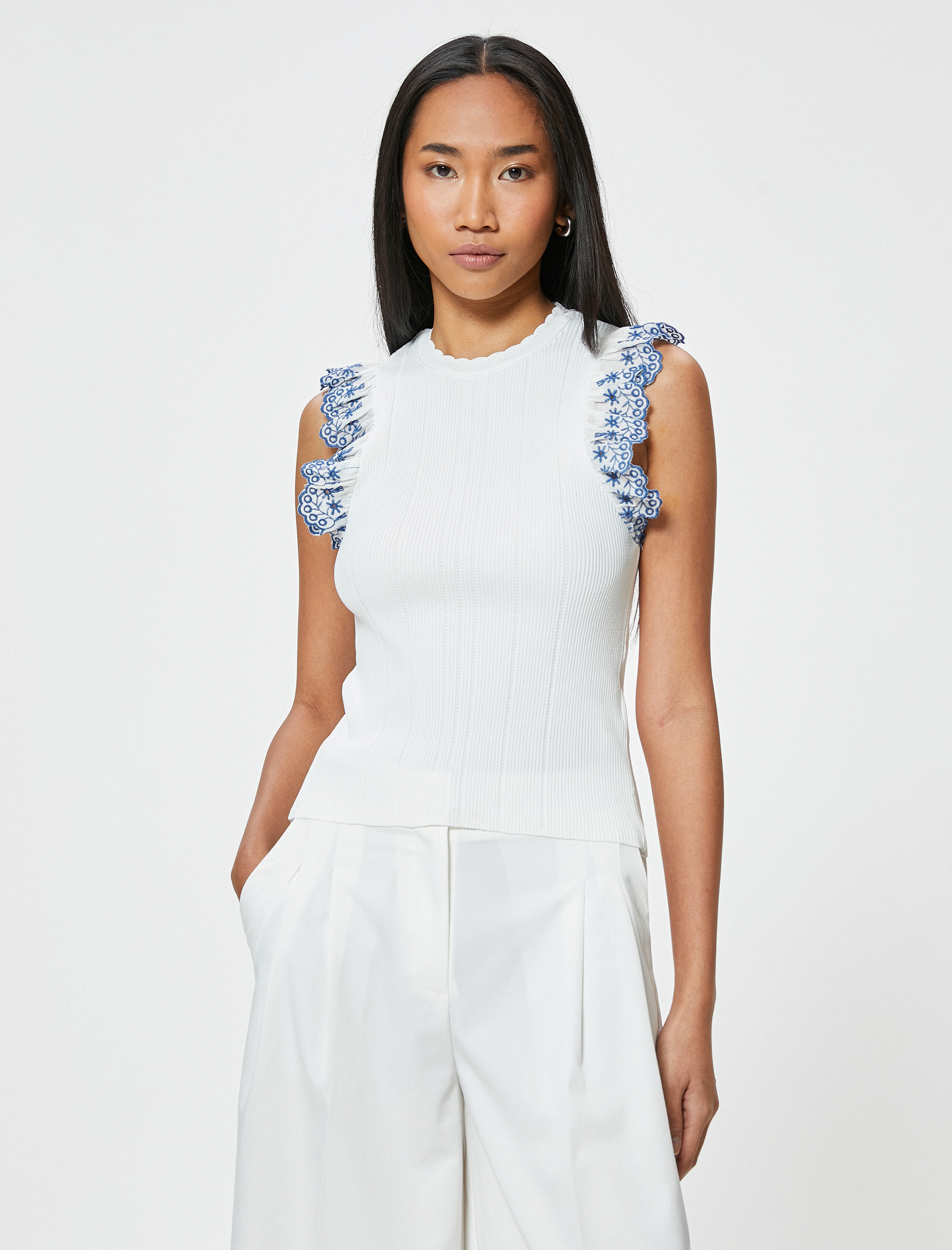   Fırfırlı Fisto Detaylı Üst Kolsuz Renk Kontrastlı İnce Triko