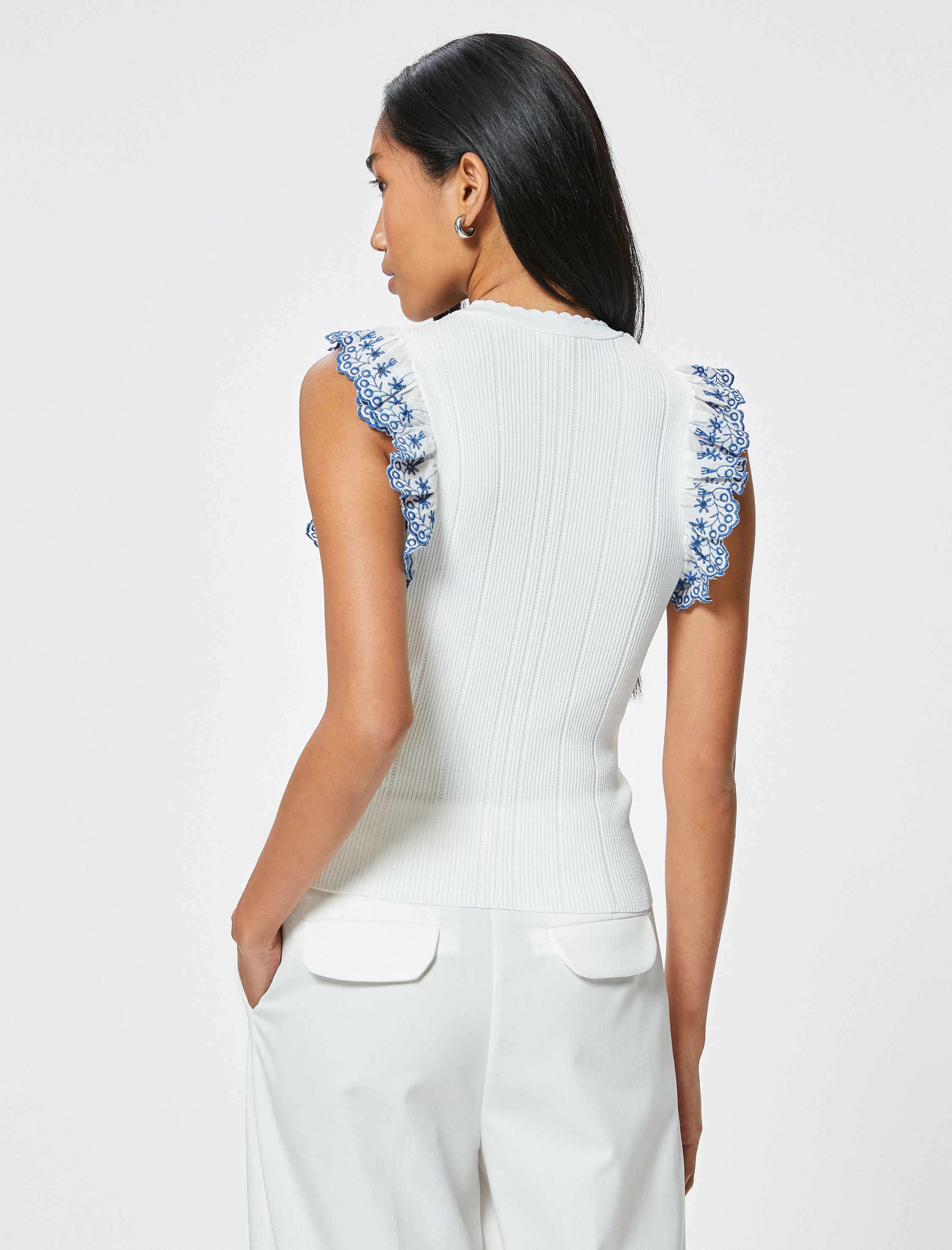   Fırfırlı Fisto Detaylı Üst Kolsuz Renk Kontrastlı İnce Triko