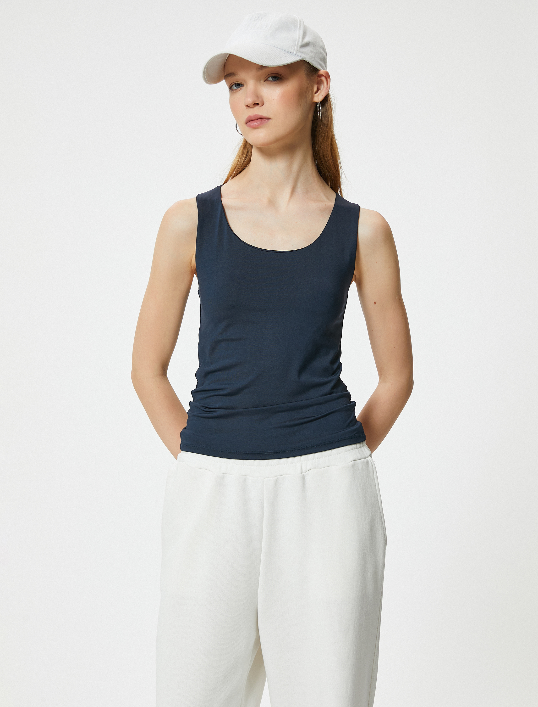   Basic Atlet Kolsuz Kare Yaka Slim Fit