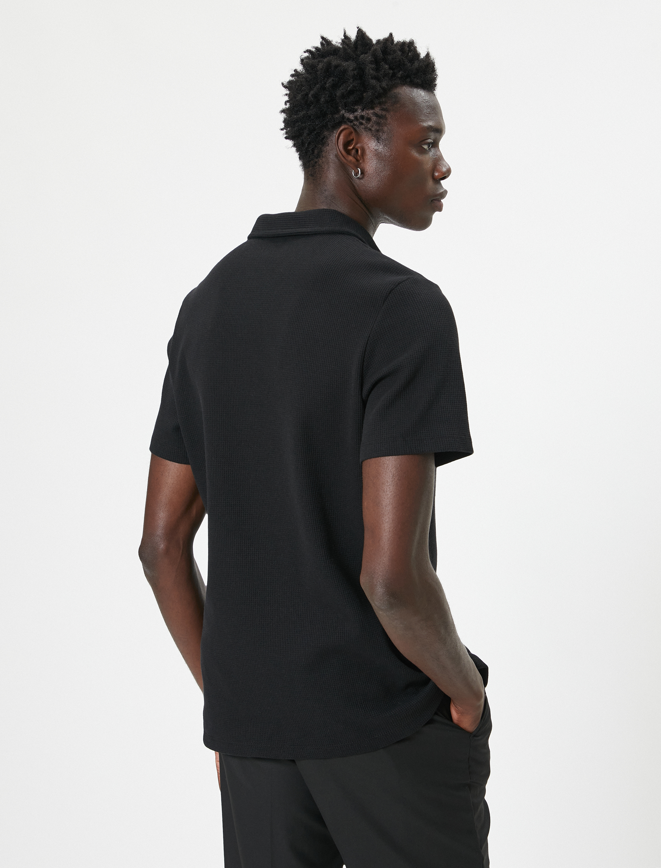   Yakalı Tişört Düğme Detaylı Kısa Kollu Dokulu