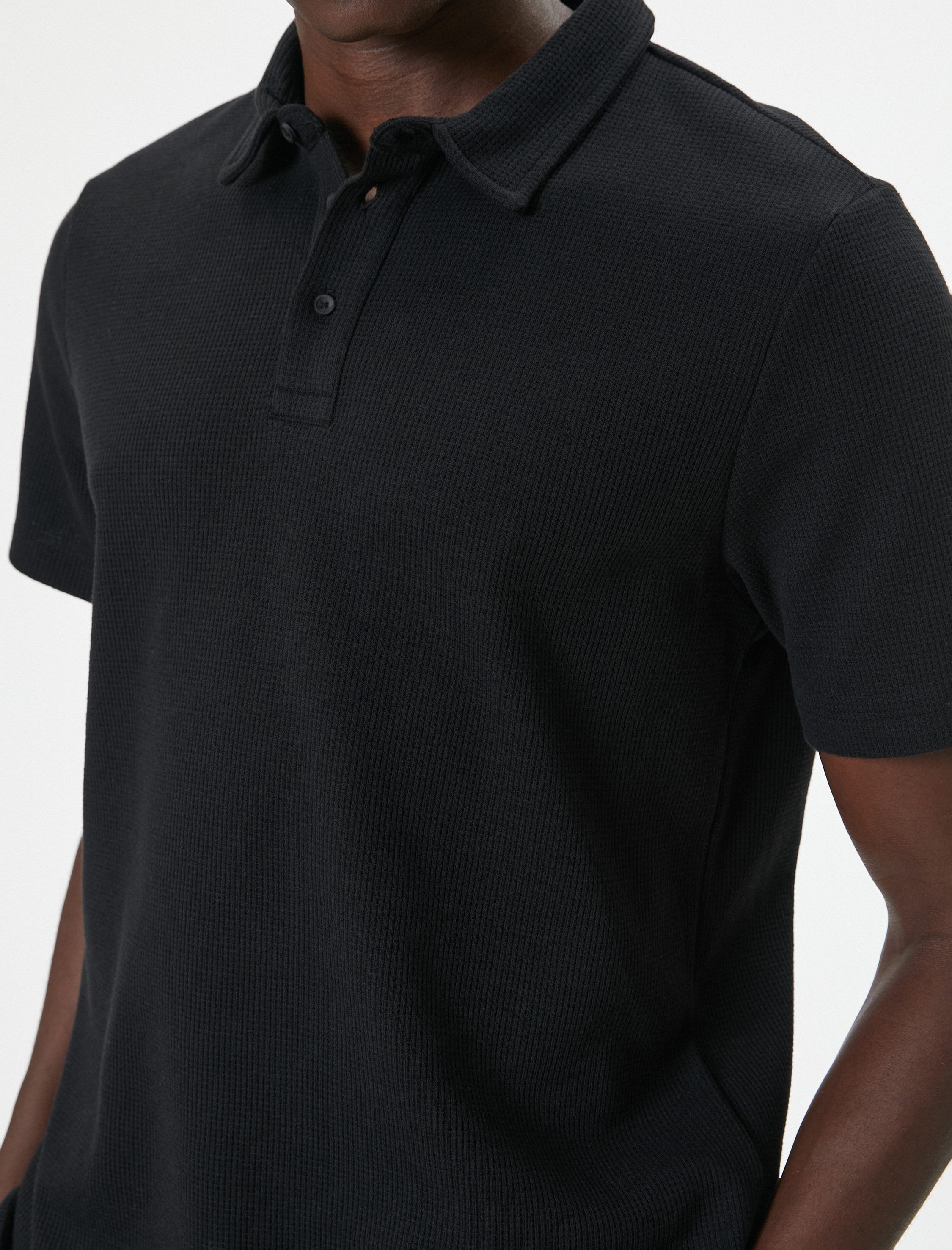   Yakalı Tişört Düğme Detaylı Kısa Kollu Dokulu