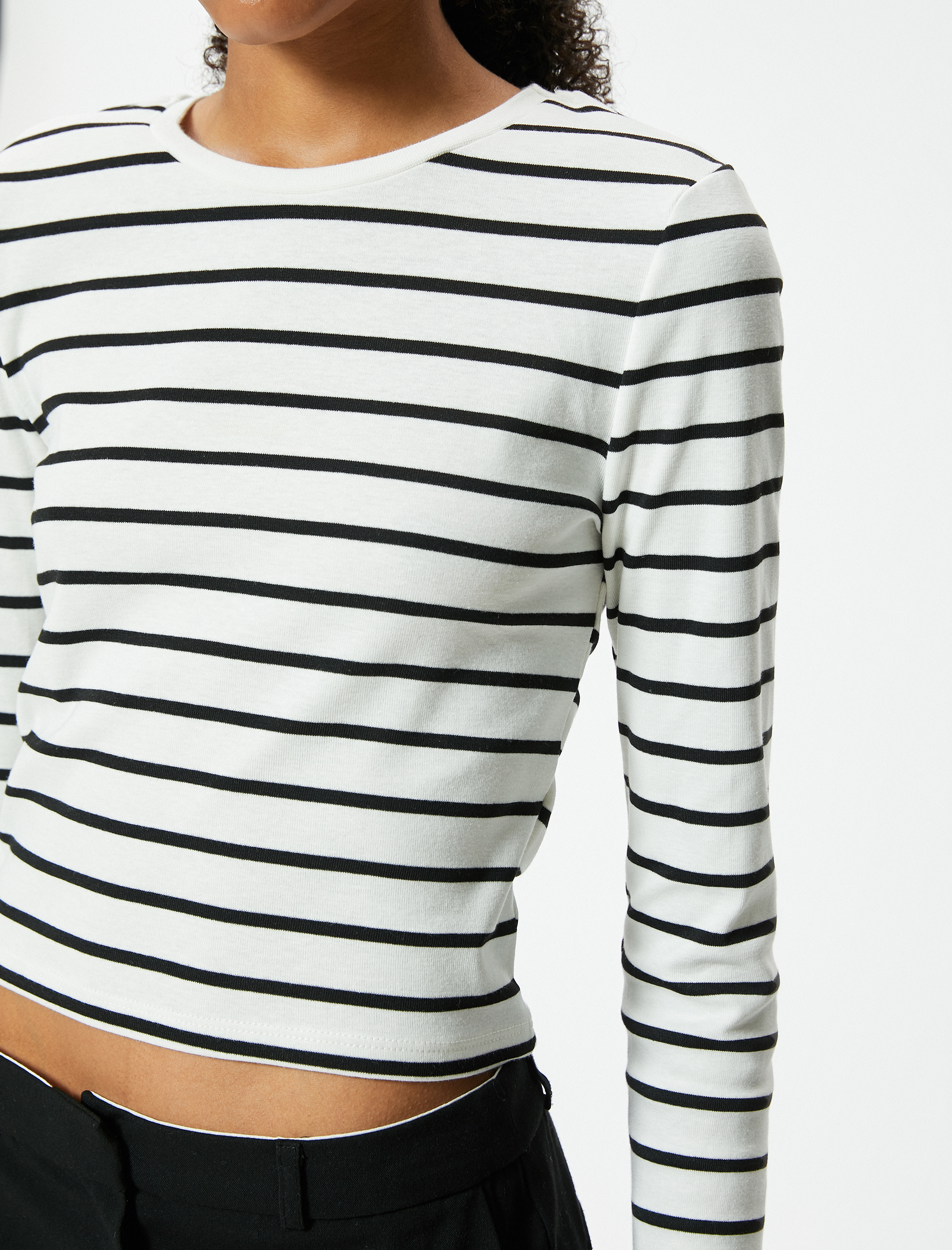   Uzun Kollu Bisiklet Yaka Çizgili Slim Fit Crop Tişört