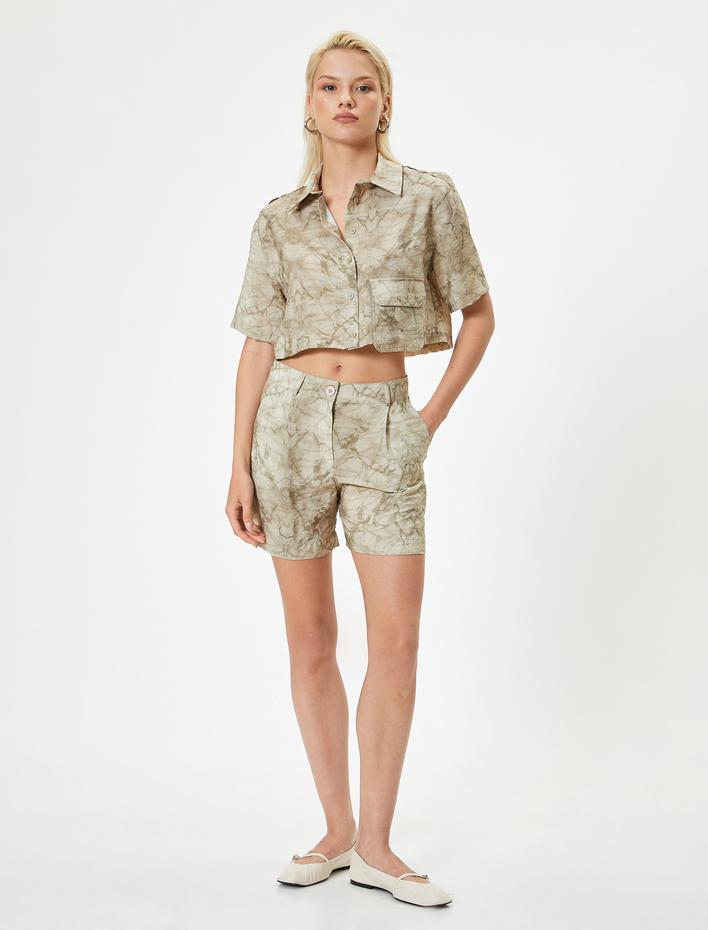  Batik Desenli Crop Gömlek Kapaklı Cep Detaylı Kısa Kollu