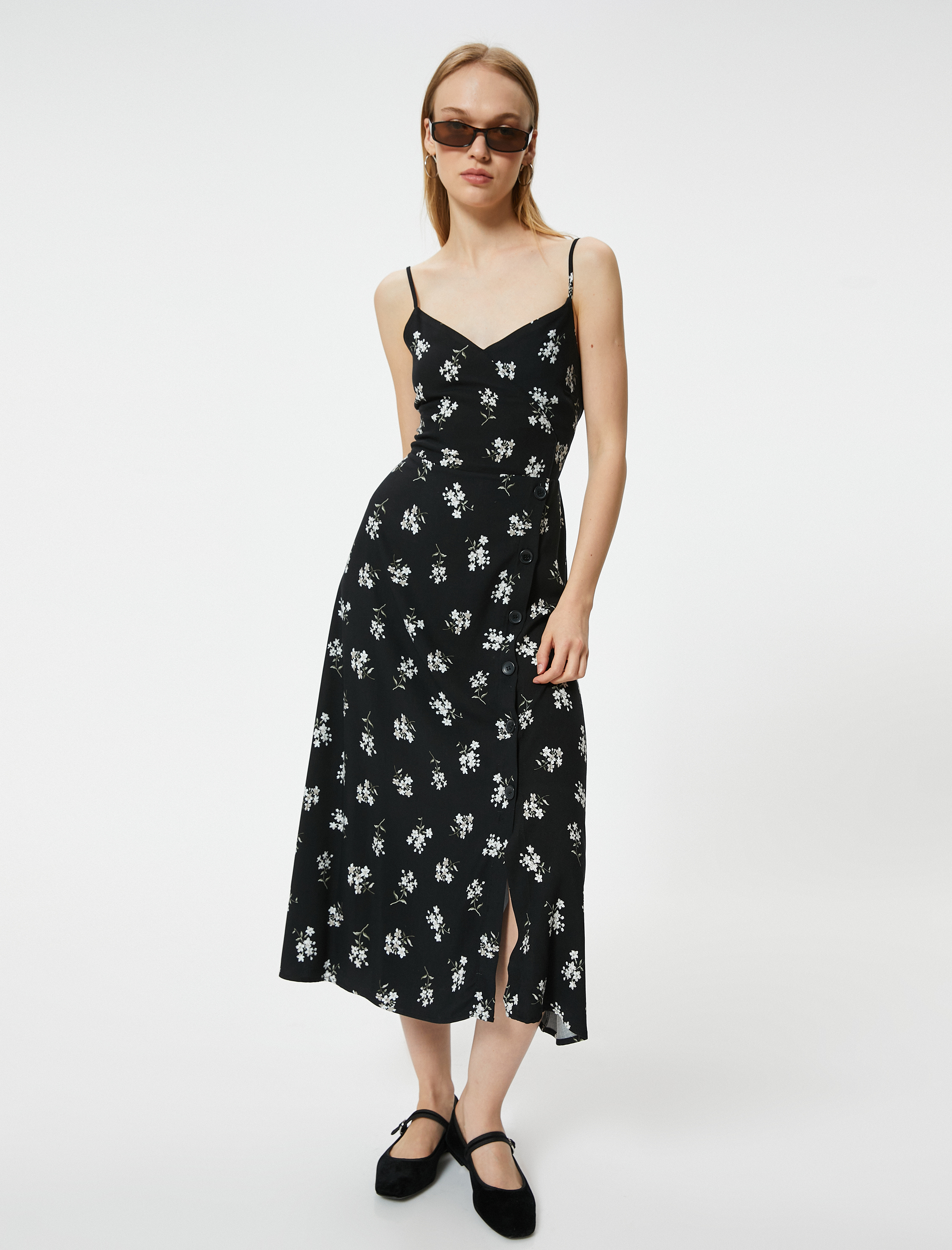   Çiçekli Elbise Midi İp Askılı Düğme Detaylı V Yaka Yırtmaçlı Viskon Kumaş