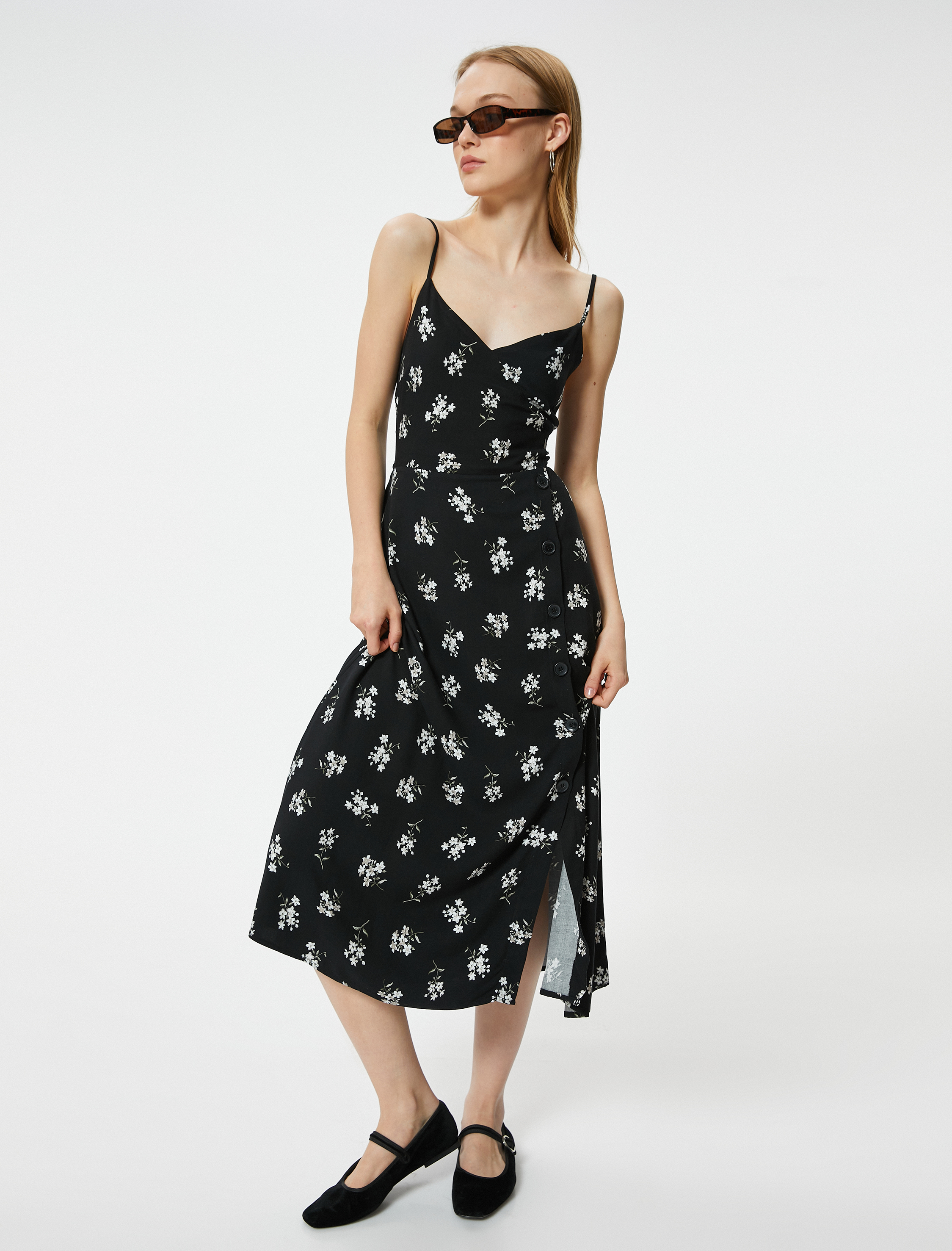   Çiçekli Elbise Midi İp Askılı Düğme Detaylı V Yaka Yırtmaçlı Viskon Kumaş