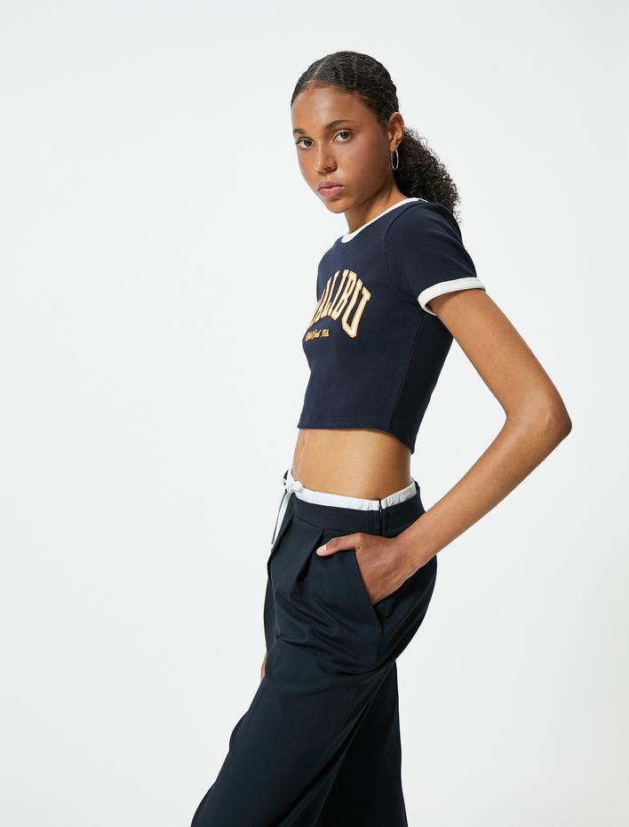  Crop Tişört Kolej Baskılı Kısa Kollu Bisiklet Yaka Pamuklu Slim Fit