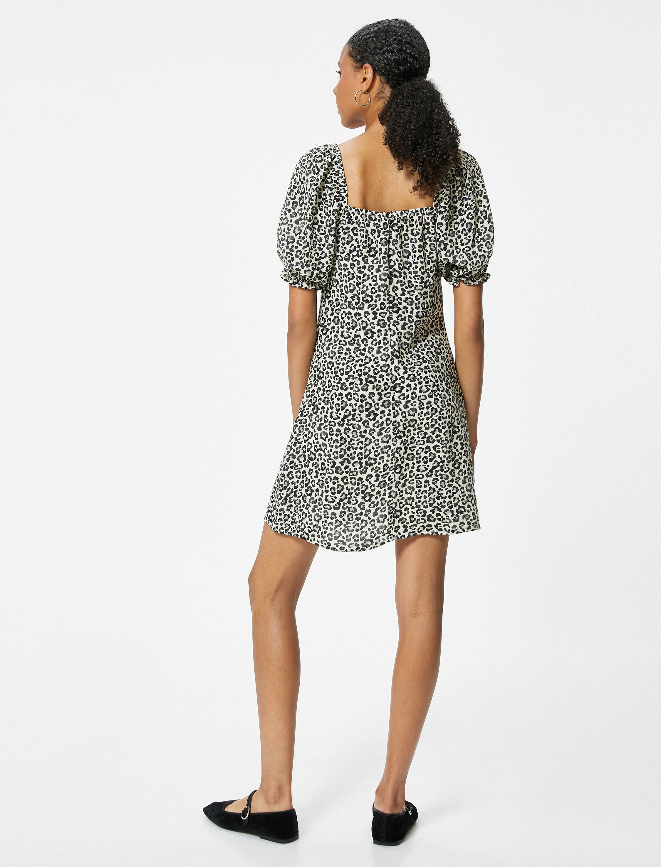   Leopar Desenli Balon Kol Kalp Yaka Mini Elbise