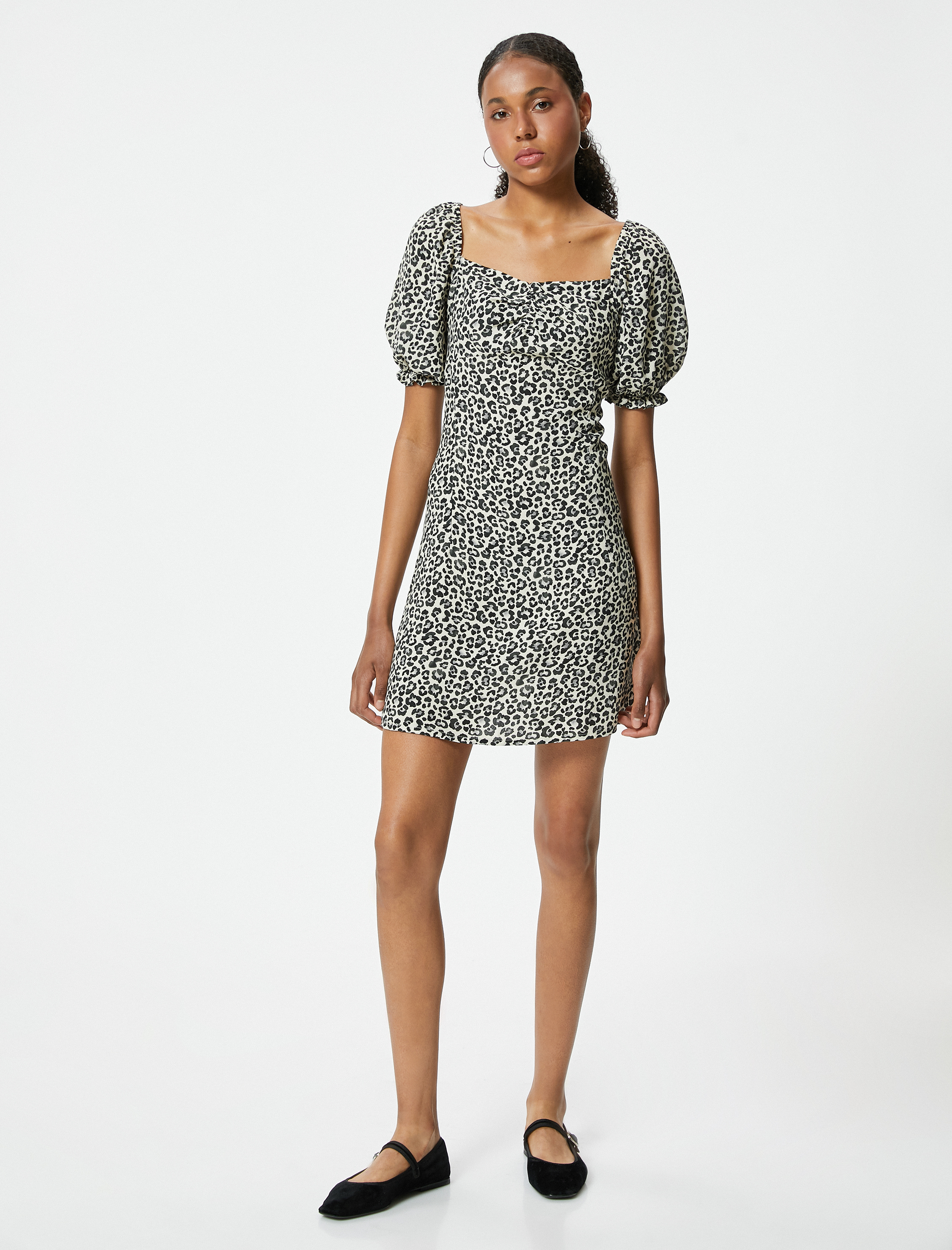   Leopar Desenli Balon Kol Kalp Yaka Mini Elbise