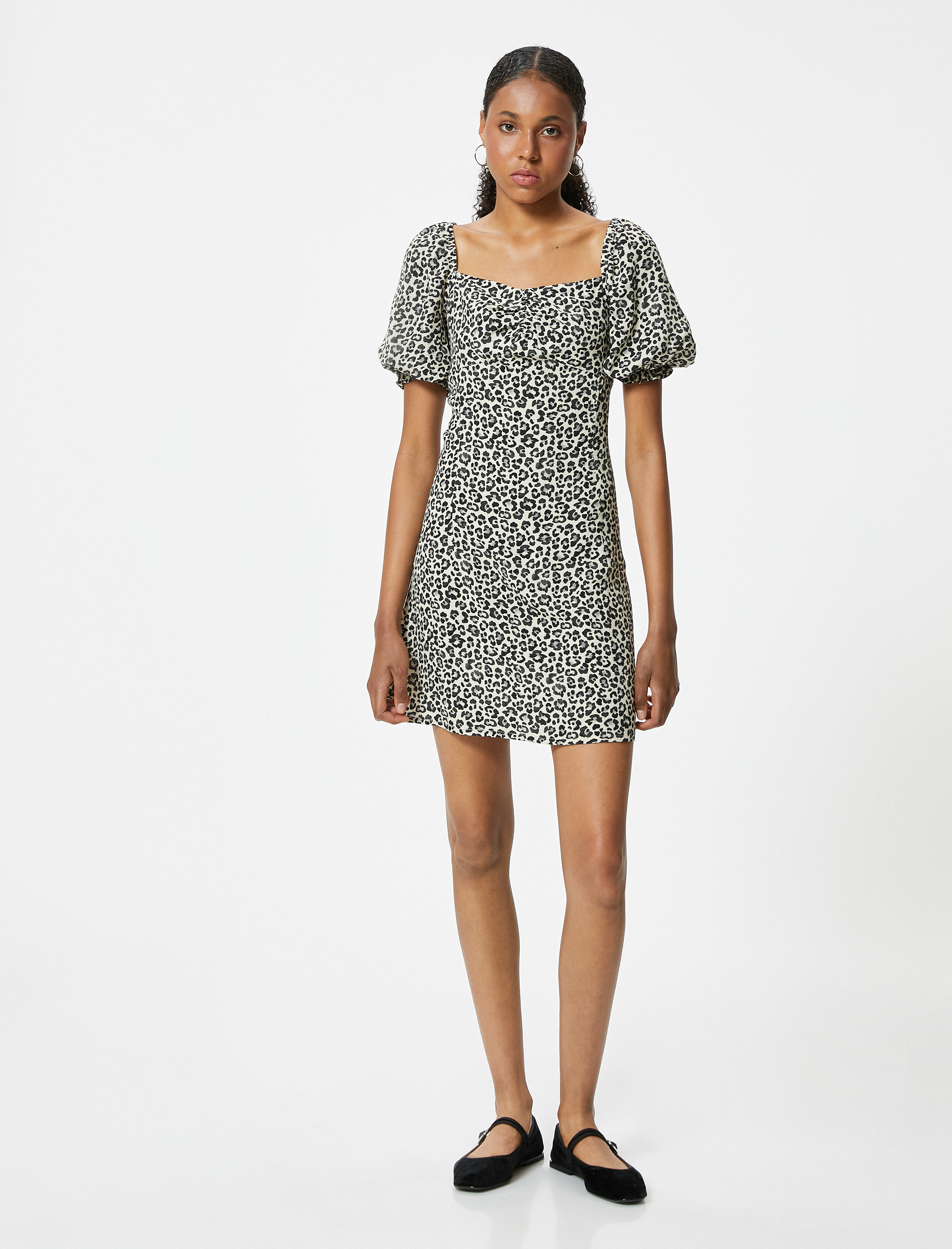   Leopar Desenli Balon Kol Kalp Yaka Mini Elbise