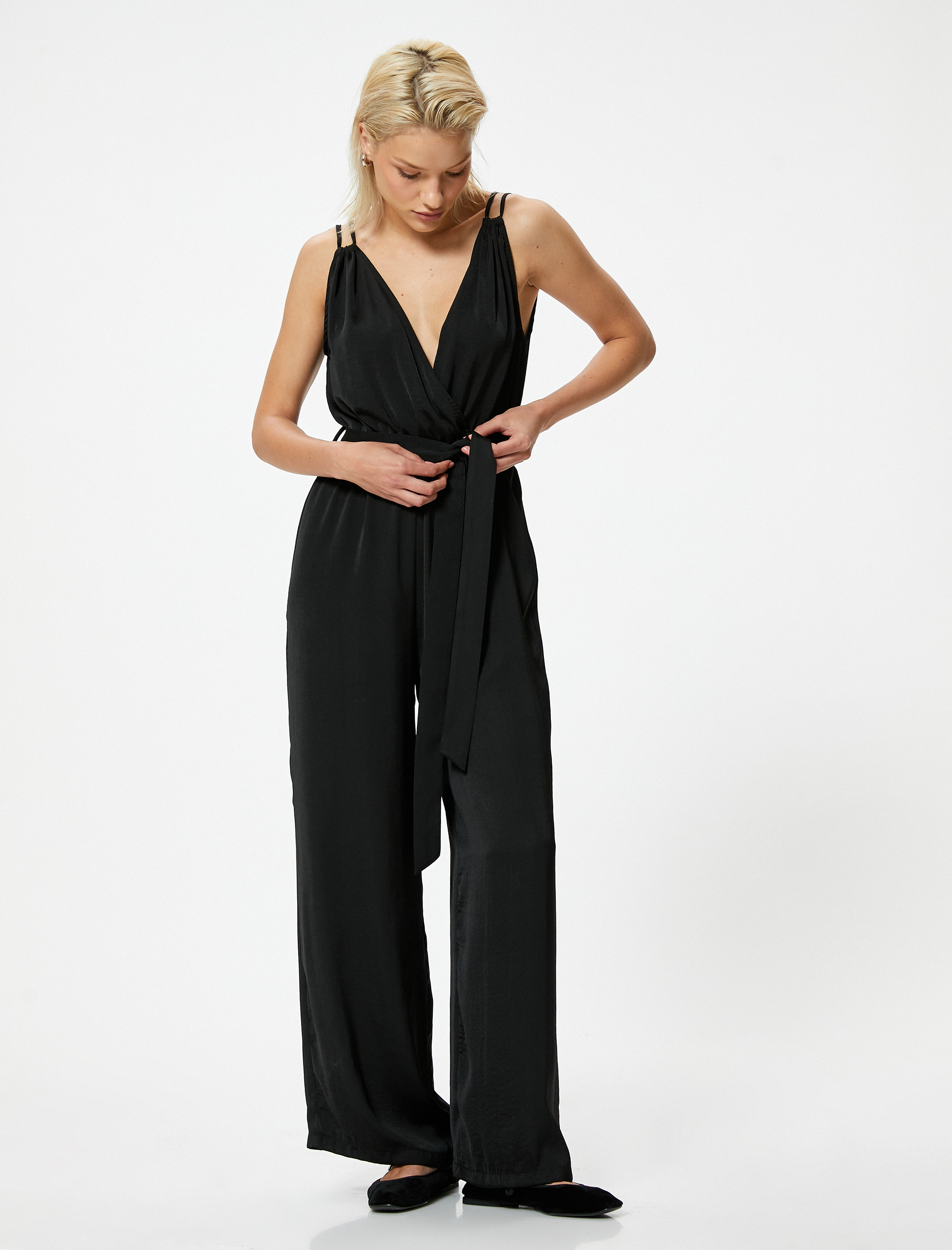   Askılı Kruvaze Yaka Tulum Kemerli Bol Paça Tam Boy