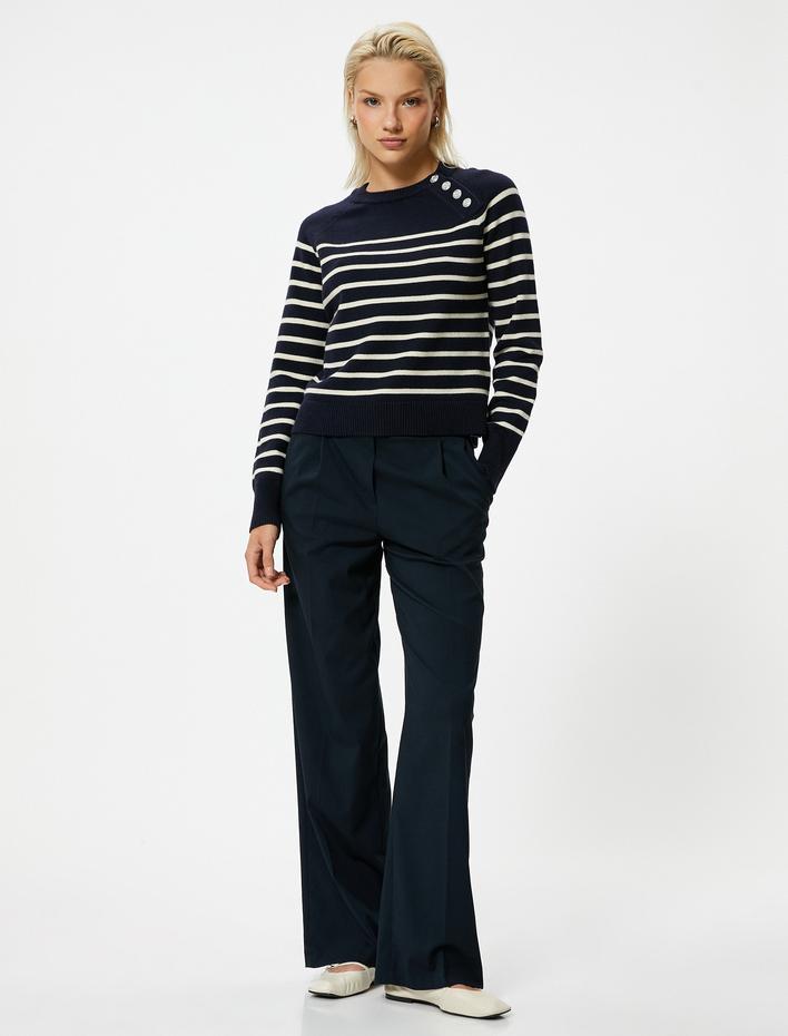  Düğme Detaylı Viskon Kumaş Karışımlı Çizgili Triko Kazak