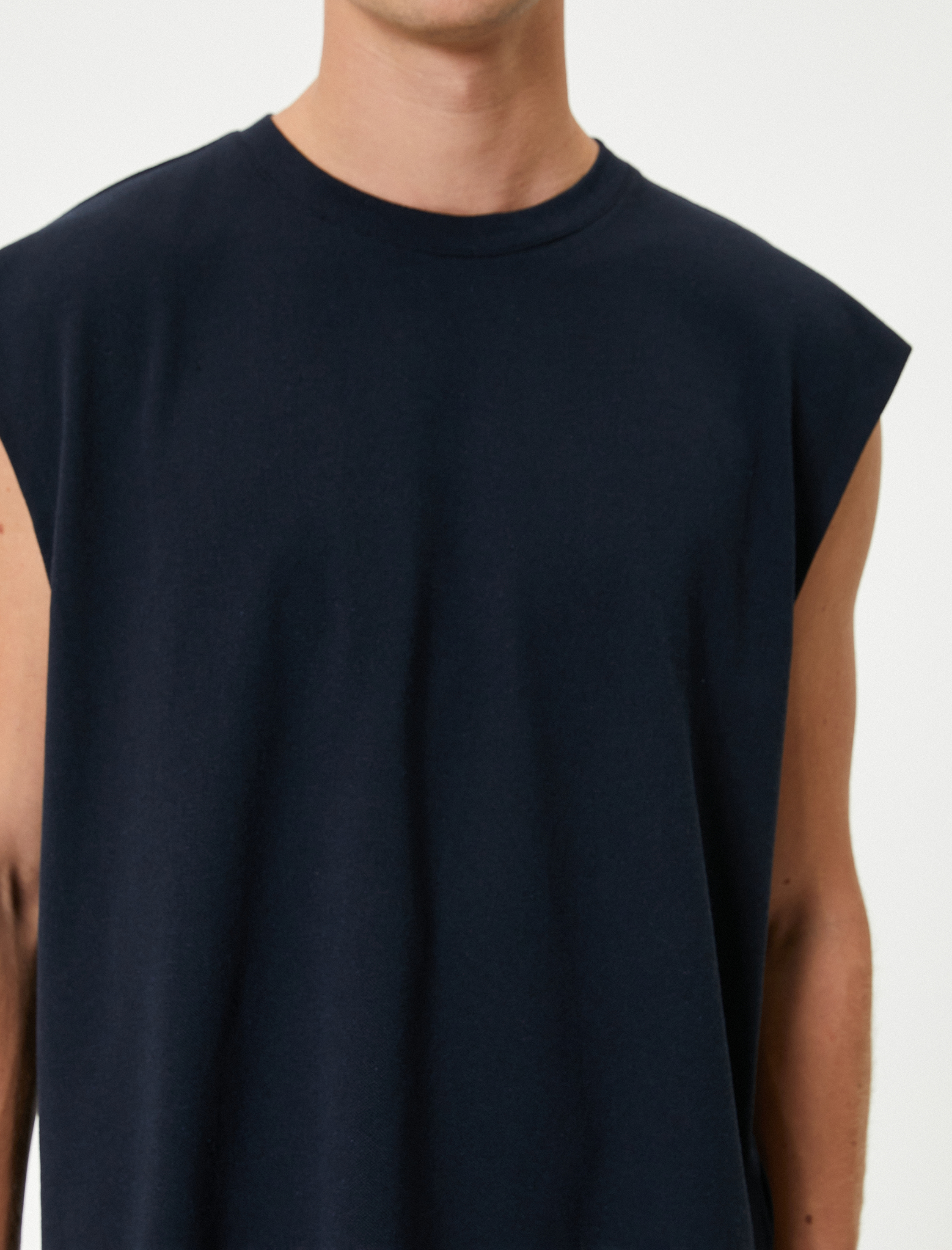   Basic Kolsuz Tişört Bisiklet Yaka Etiket Detaylı