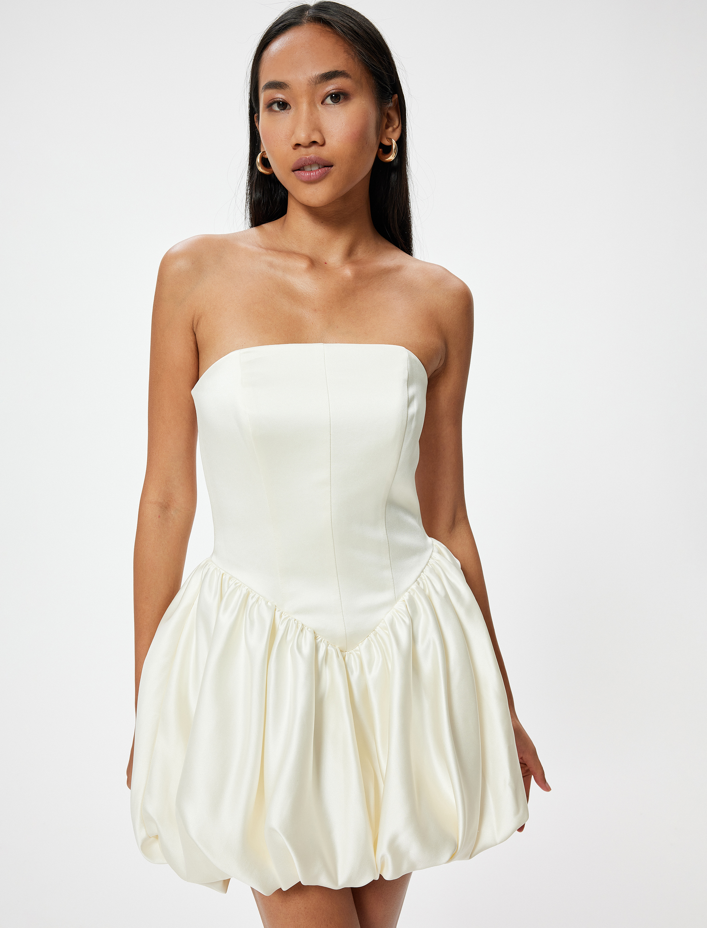   Koton X Sibil Çetinkaya - Mini Straplez Saten Balon Elbise Slim Fit