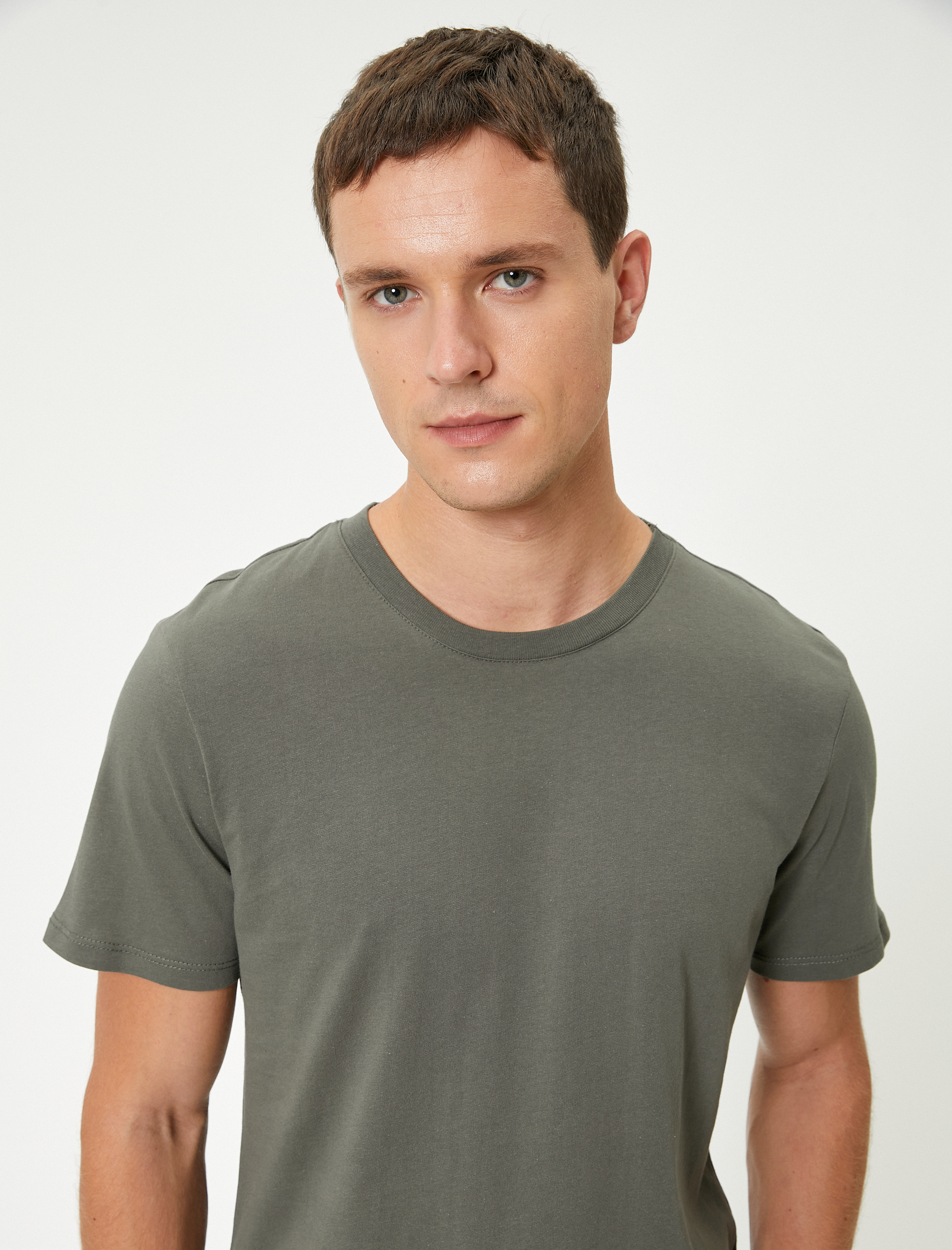 Basic Tişört Slim Fit Bisiklet Yaka Kısa Kollu