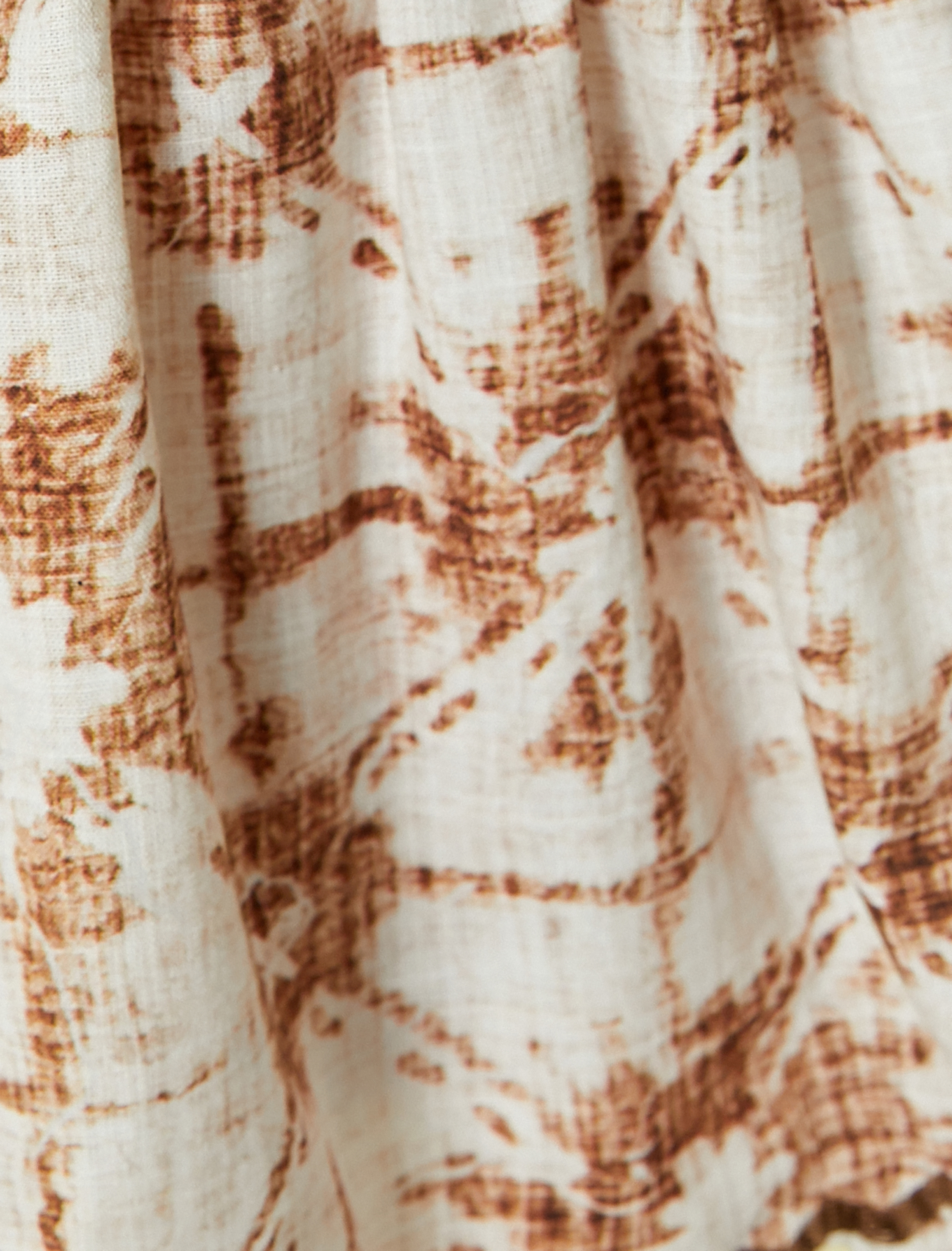 Askılı Sırt Dekolteli Bluz V Yaka İşlemeli