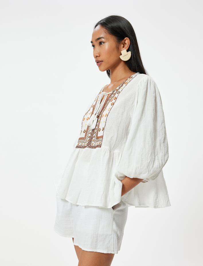  Balon Kol Bluz Etnik Desenli İşlemeli Yakası Bağlamalı Pamuklu Rahat Kalıp